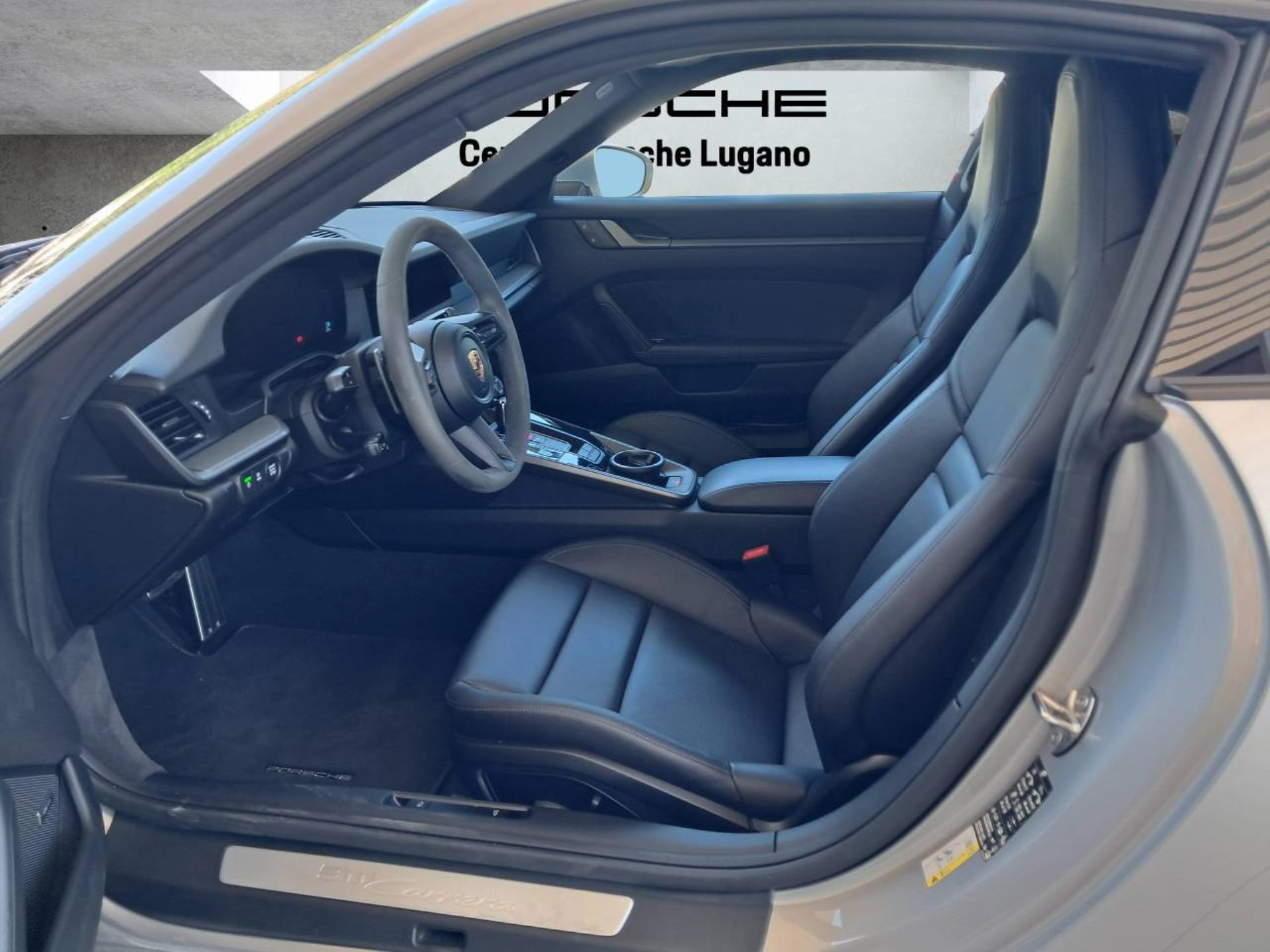 PORSCHE 911 Carrera-showroom-element-3