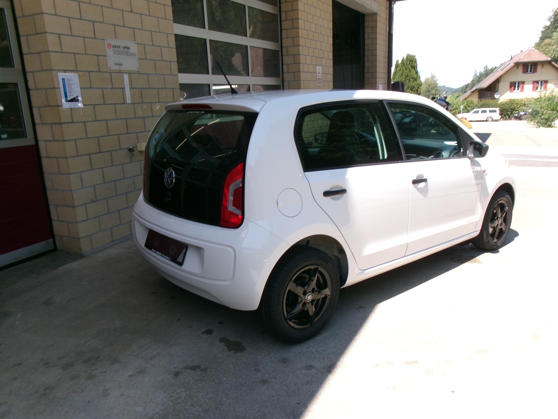 VW Up 1.0 pure up-showroom-element-2