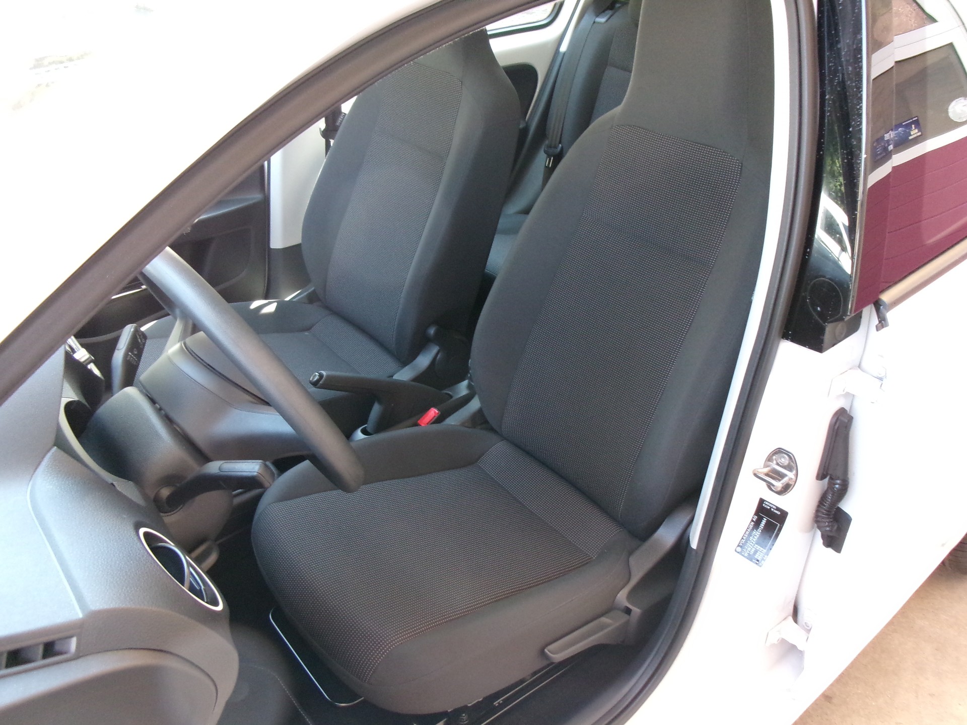 VW Up 1.0 pure up-showroom-element-3