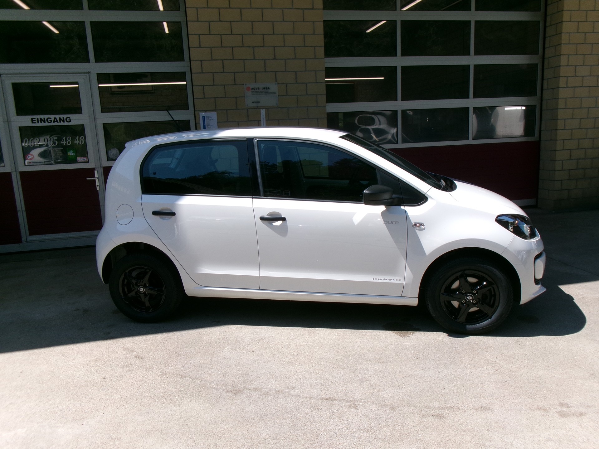 VW Up 1.0 pure up-showroom-element-1