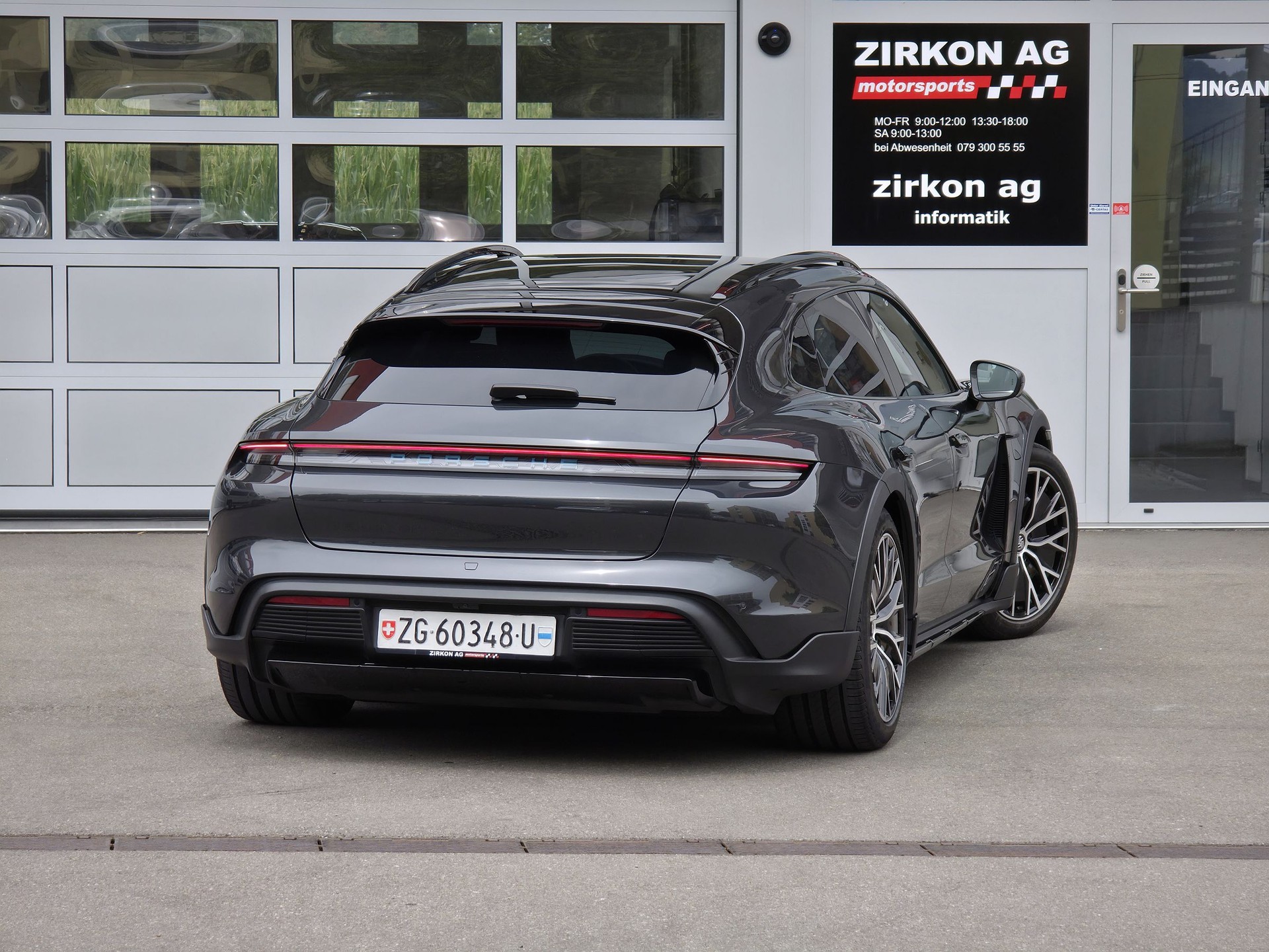PORSCHE Taycan 4 Cross Turismo-image-5