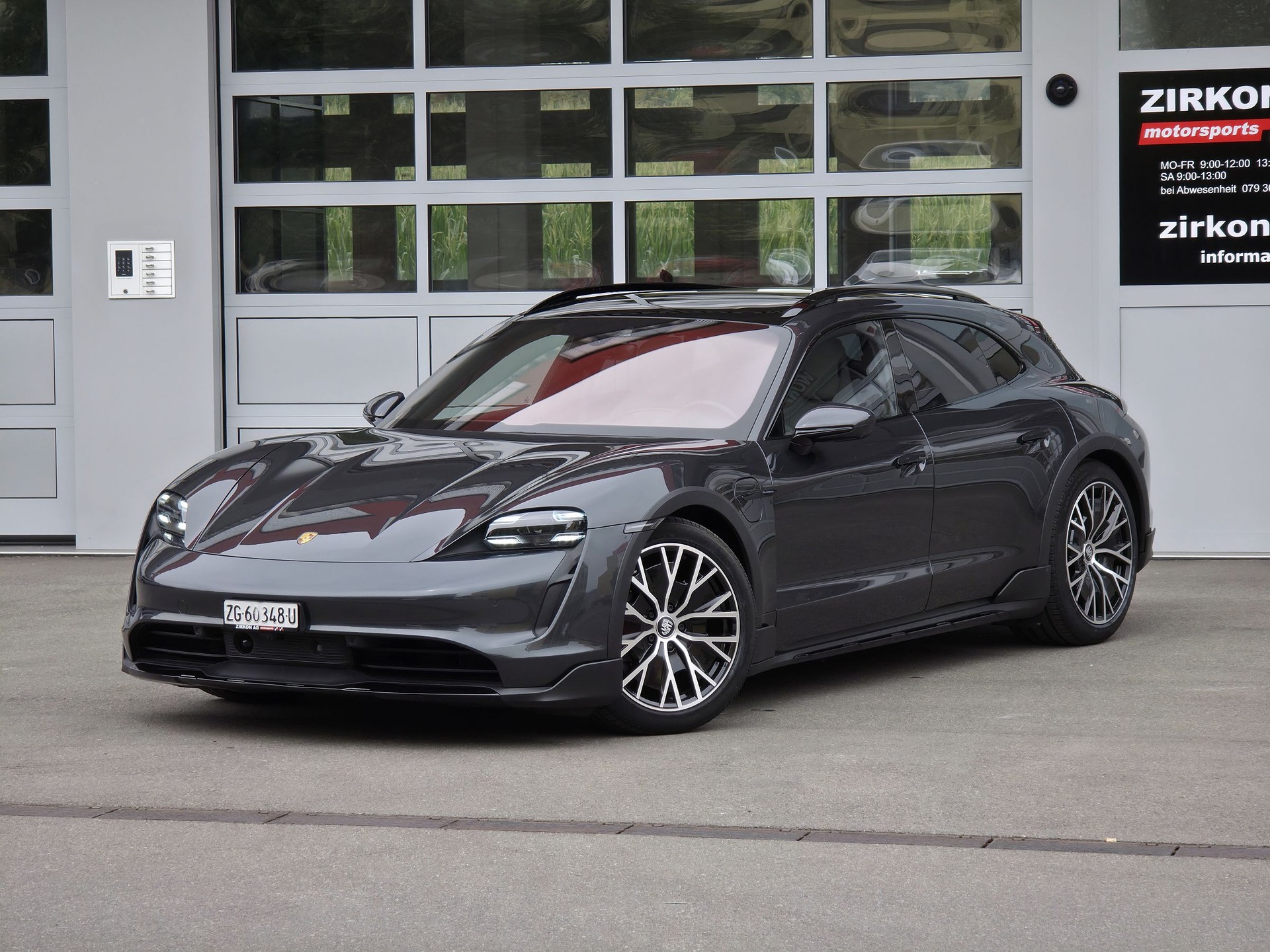 PORSCHE Taycan 4 Cross Turismo-showroom-element-2