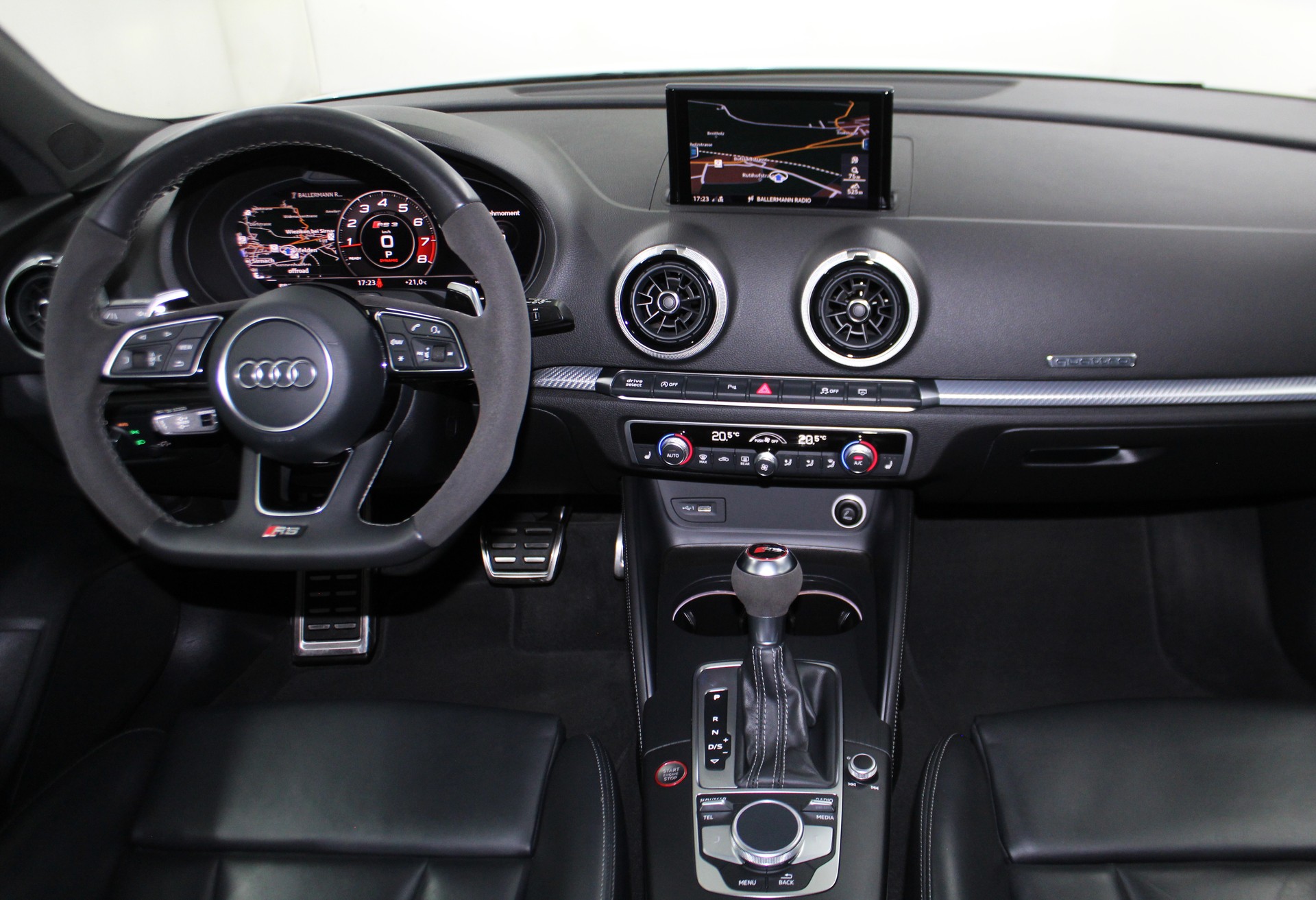 AUDI RS3 Sportback 2.5 TSI quattro S-tronic Optikpaket schwarz / ohne OPF / CH-Fahrzeug-image-12