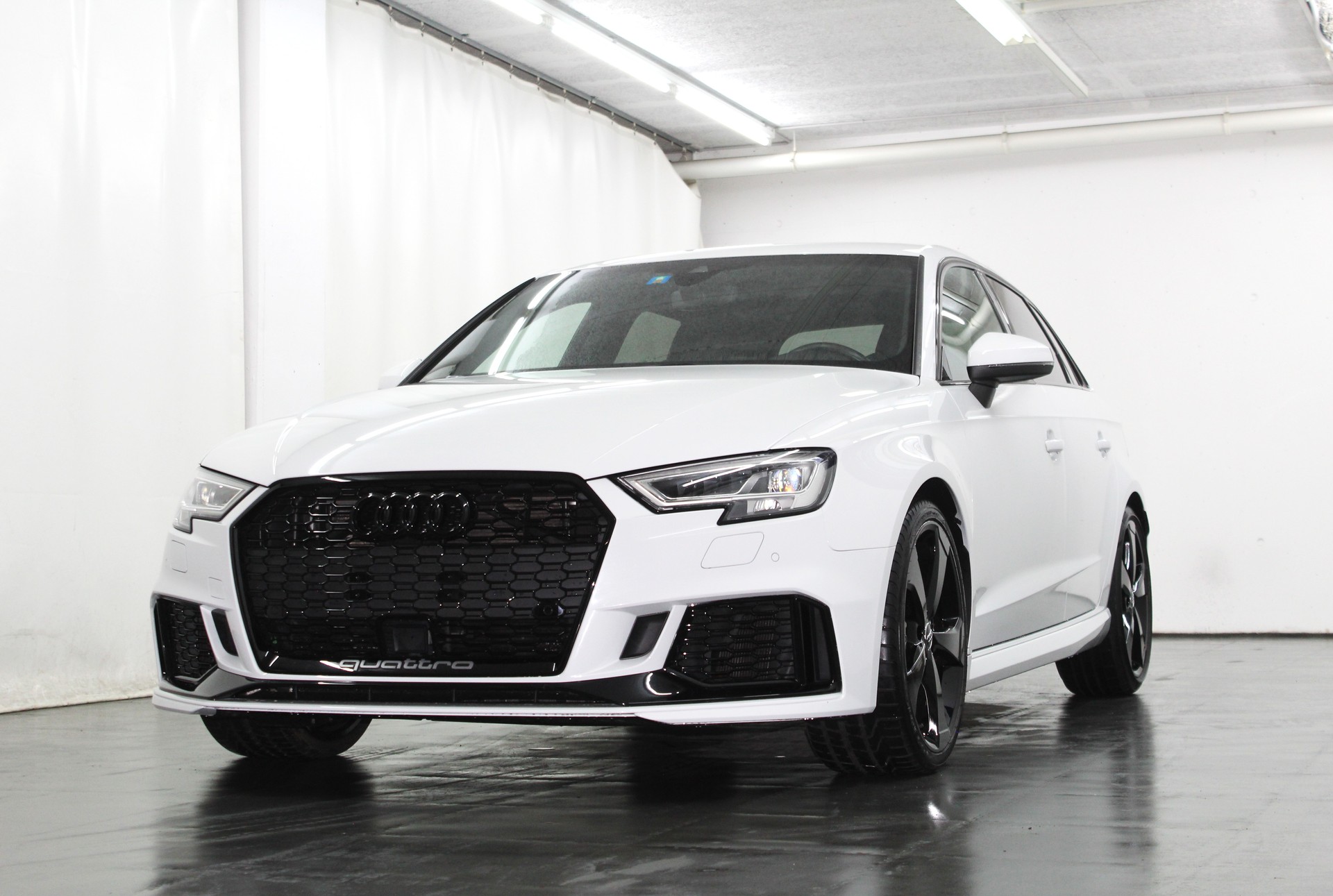 AUDI RS3 Sportback 2.5 TSI quattro S-tronic Optikpaket schwarz / ohne OPF / CH-Fahrzeug-showroom-element-3