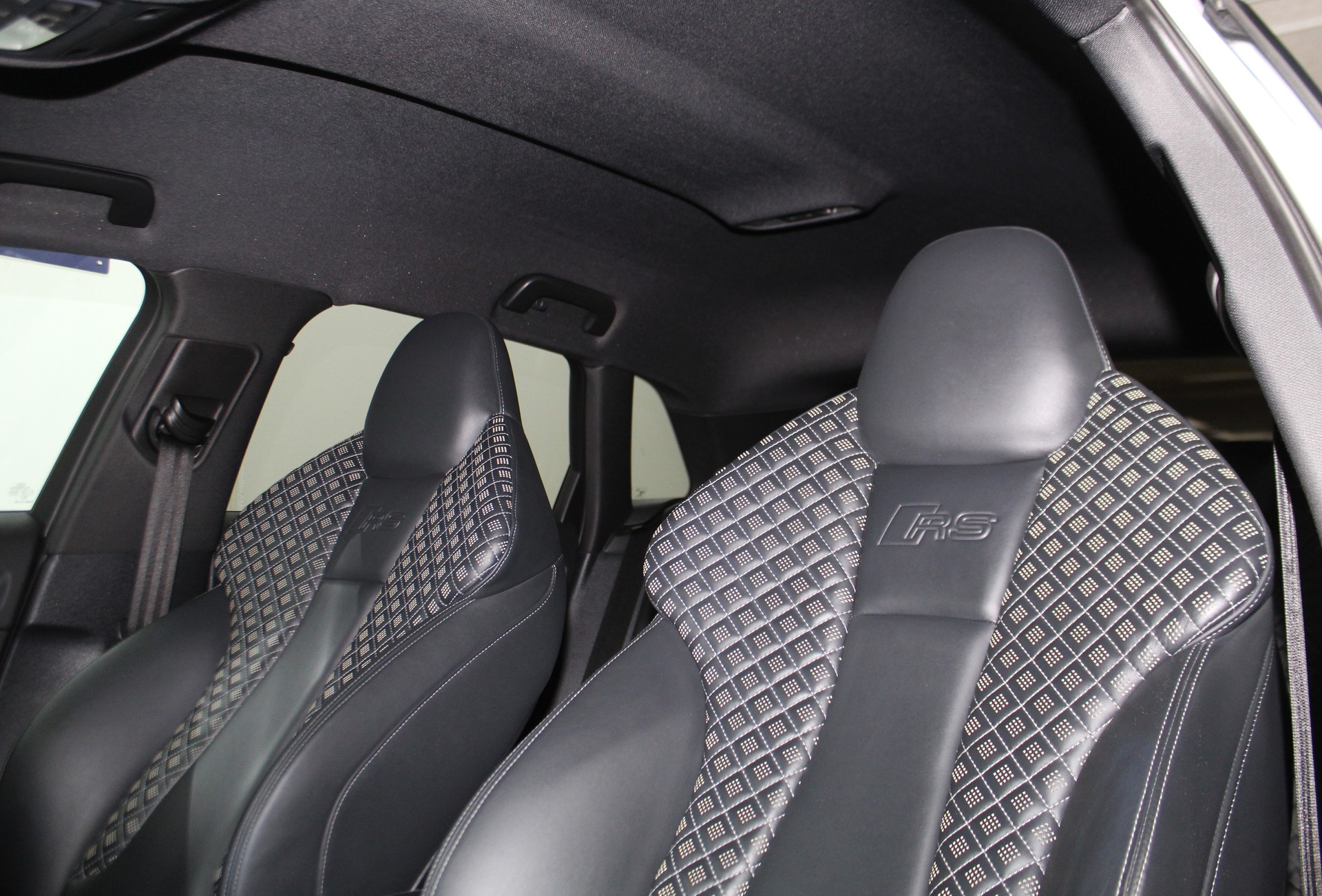 AUDI RS3 Sportback 2.5 TSI quattro S-tronic Optikpaket schwarz / ohne OPF / CH-Fahrzeug-image-8