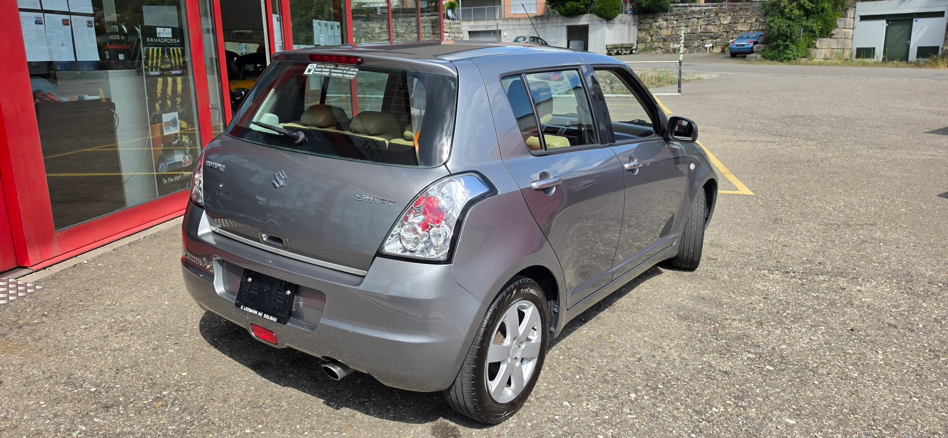 SUZUKI Swift 1.5i 16V VVT GL Top-showroom-element-2