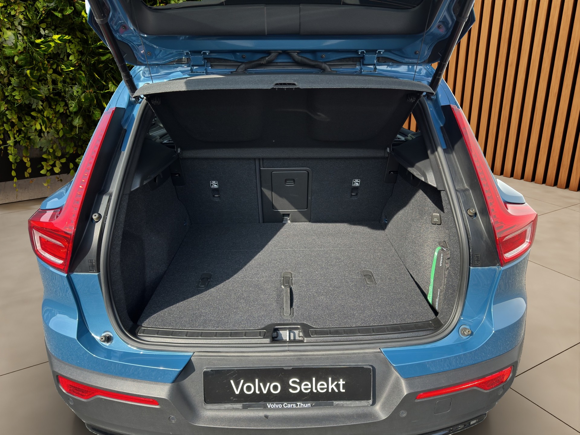 VOLVO XC40 2.0 B4 MH Plus Dark AWD-image-15