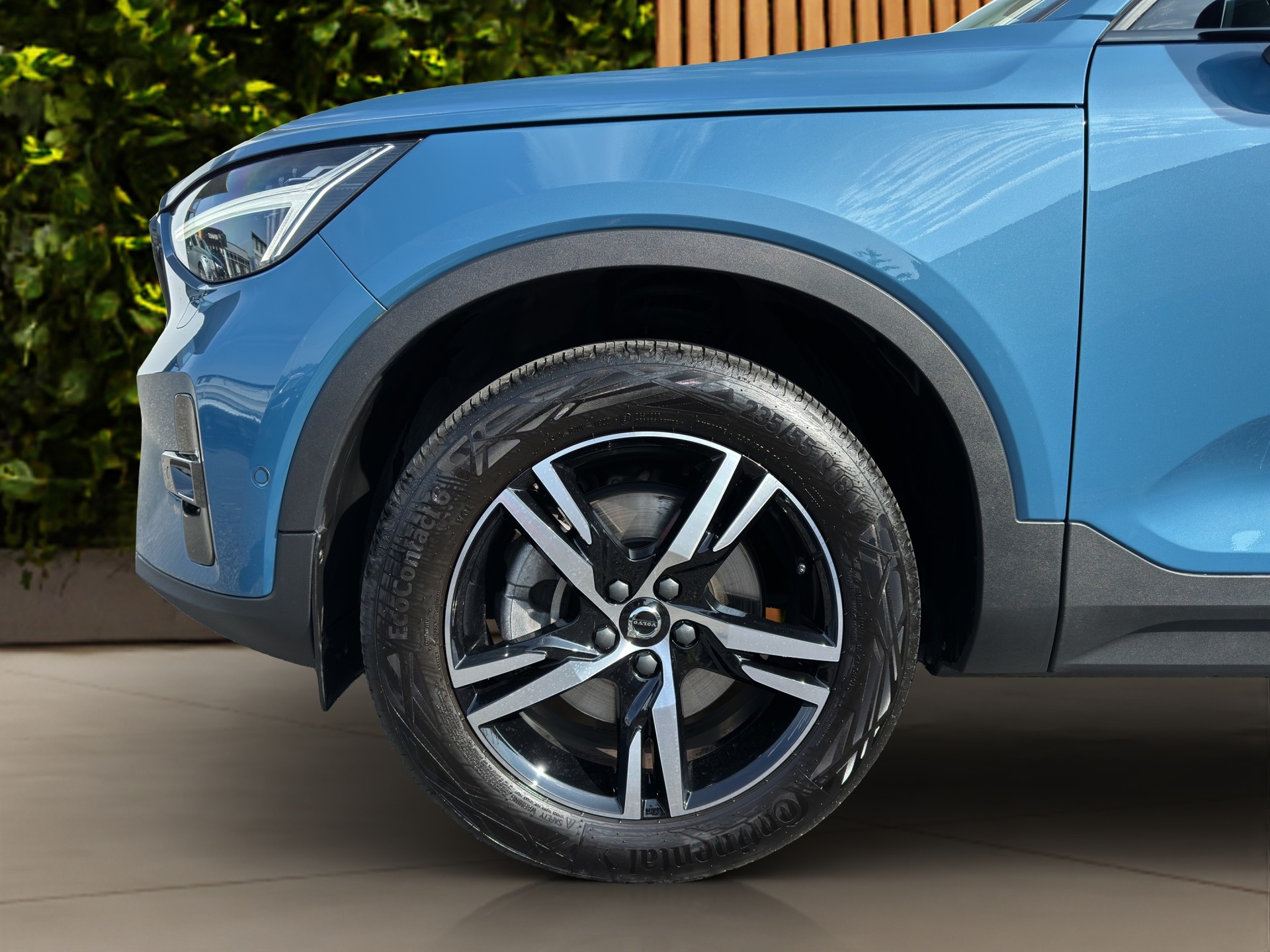 VOLVO XC40 2.0 B4 MH Plus Dark AWD-image-7