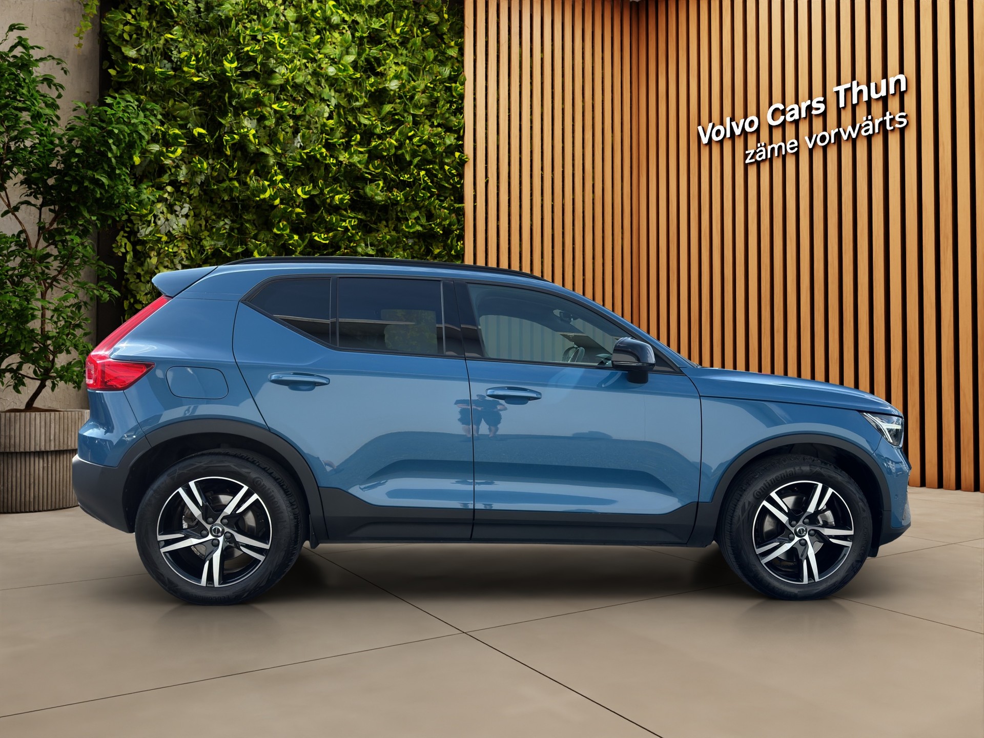VOLVO XC40 2.0 B4 MH Plus Dark AWD-showroom-element-2