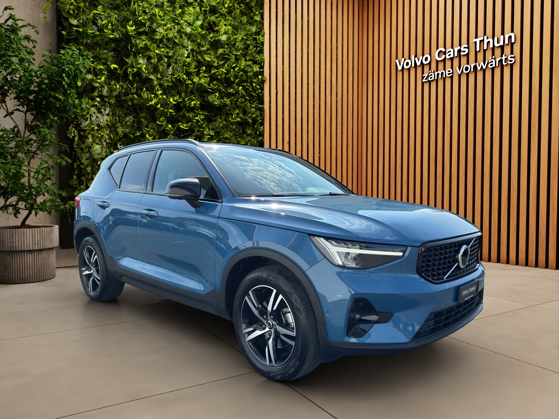 VOLVO XC40 2.0 B4 MH Plus Dark AWD-showroom-element-3