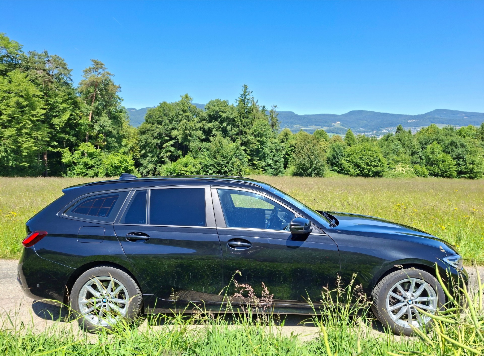 BMW 320d xDrive 48V Touring Steptronic-image-4