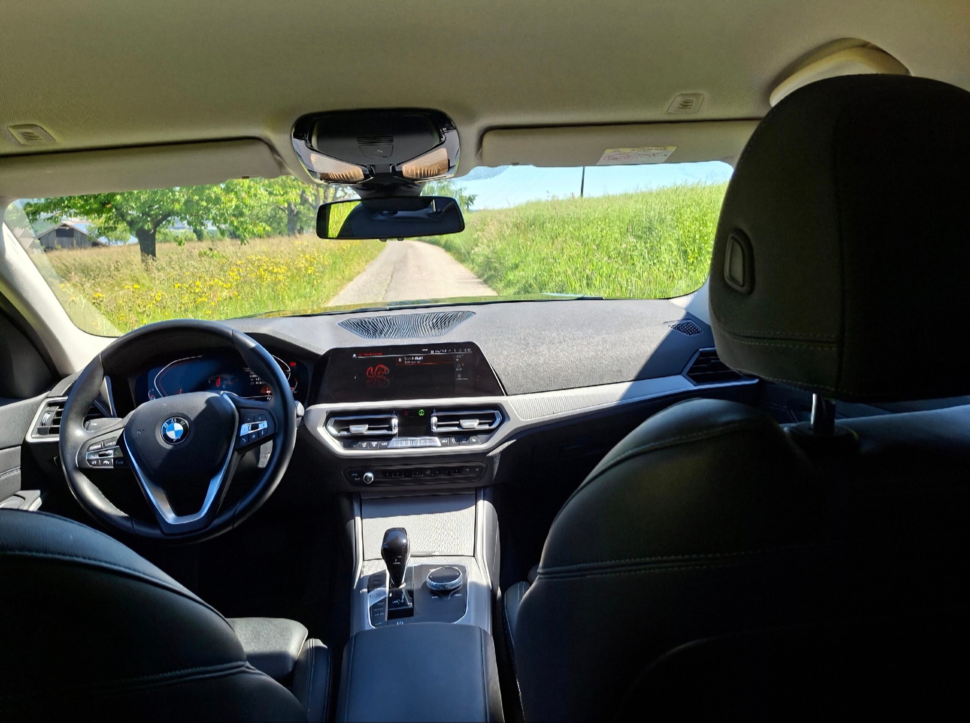 BMW 320d xDrive 48V Touring Steptronic-image-7