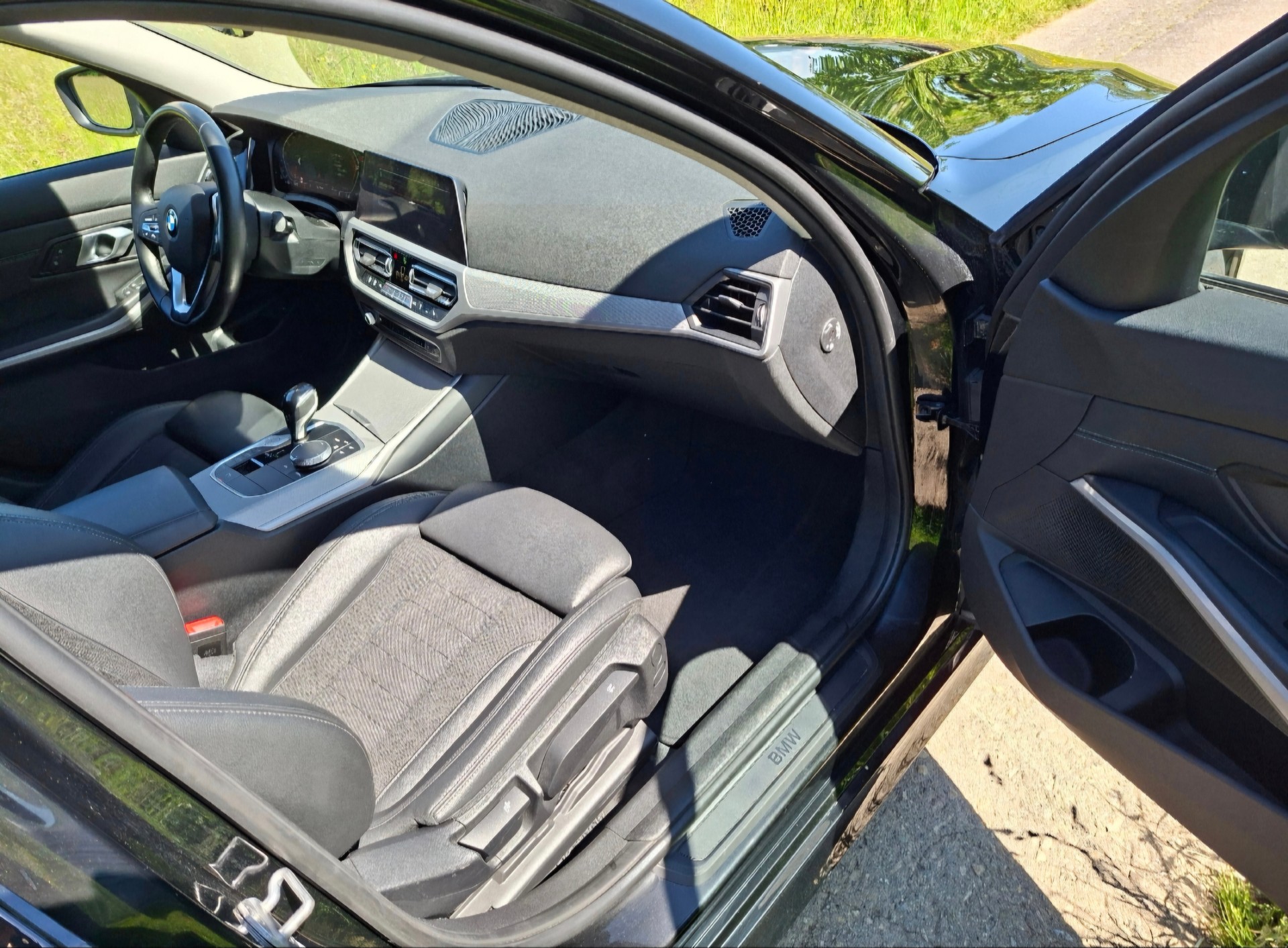 BMW 320d xDrive 48V Touring Steptronic-image-14
