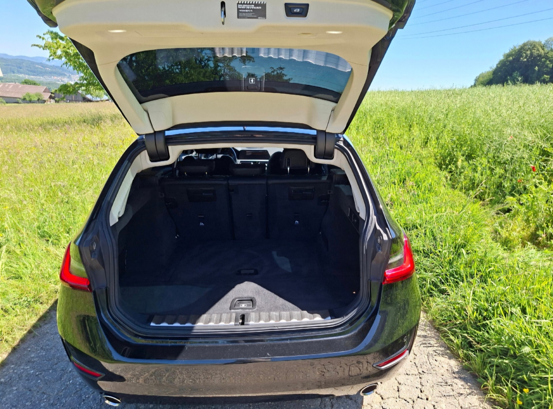 BMW 320d xDrive 48V Touring Steptronic-image-15