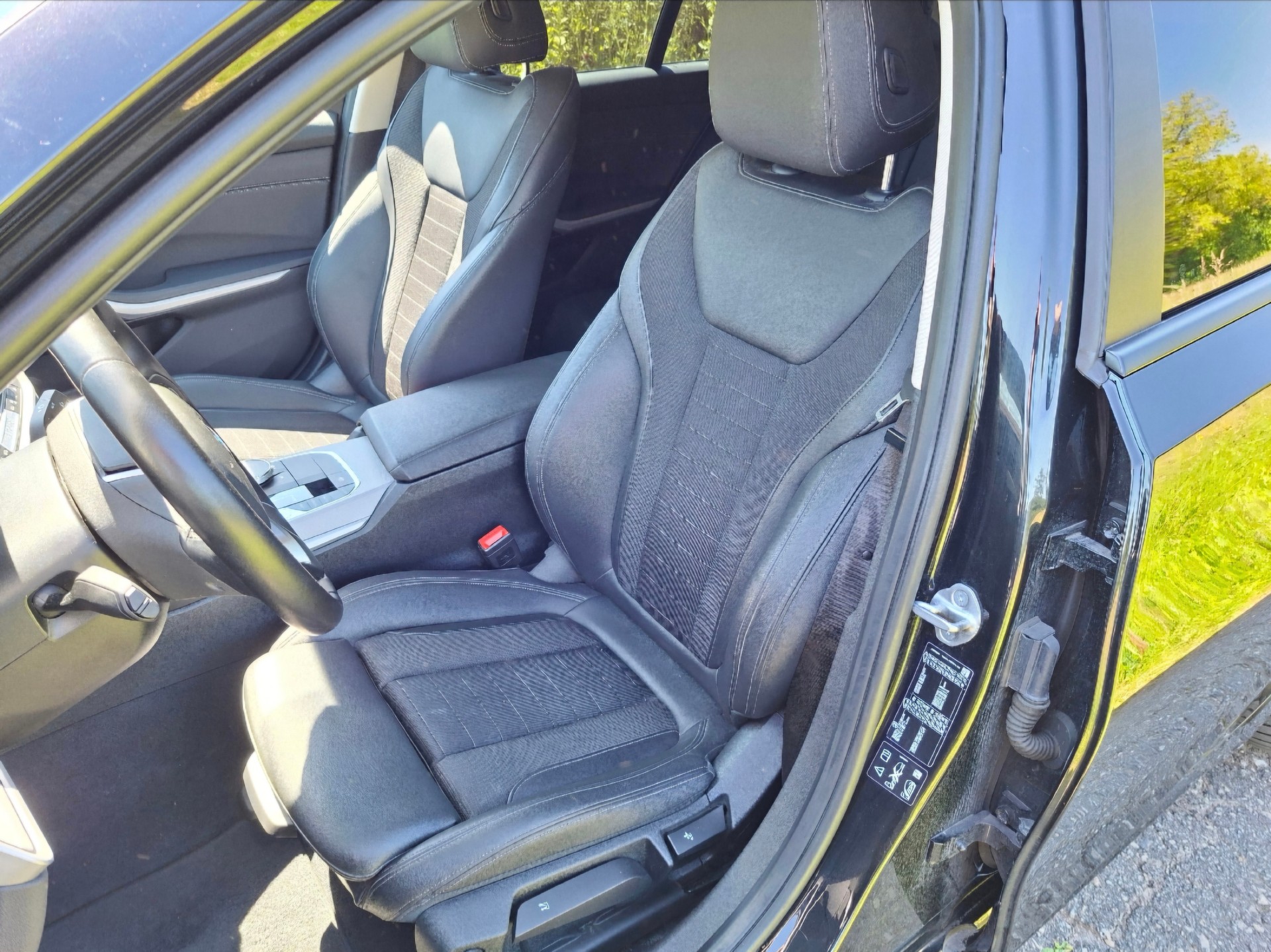 BMW 320d xDrive 48V Touring Steptronic-image-12