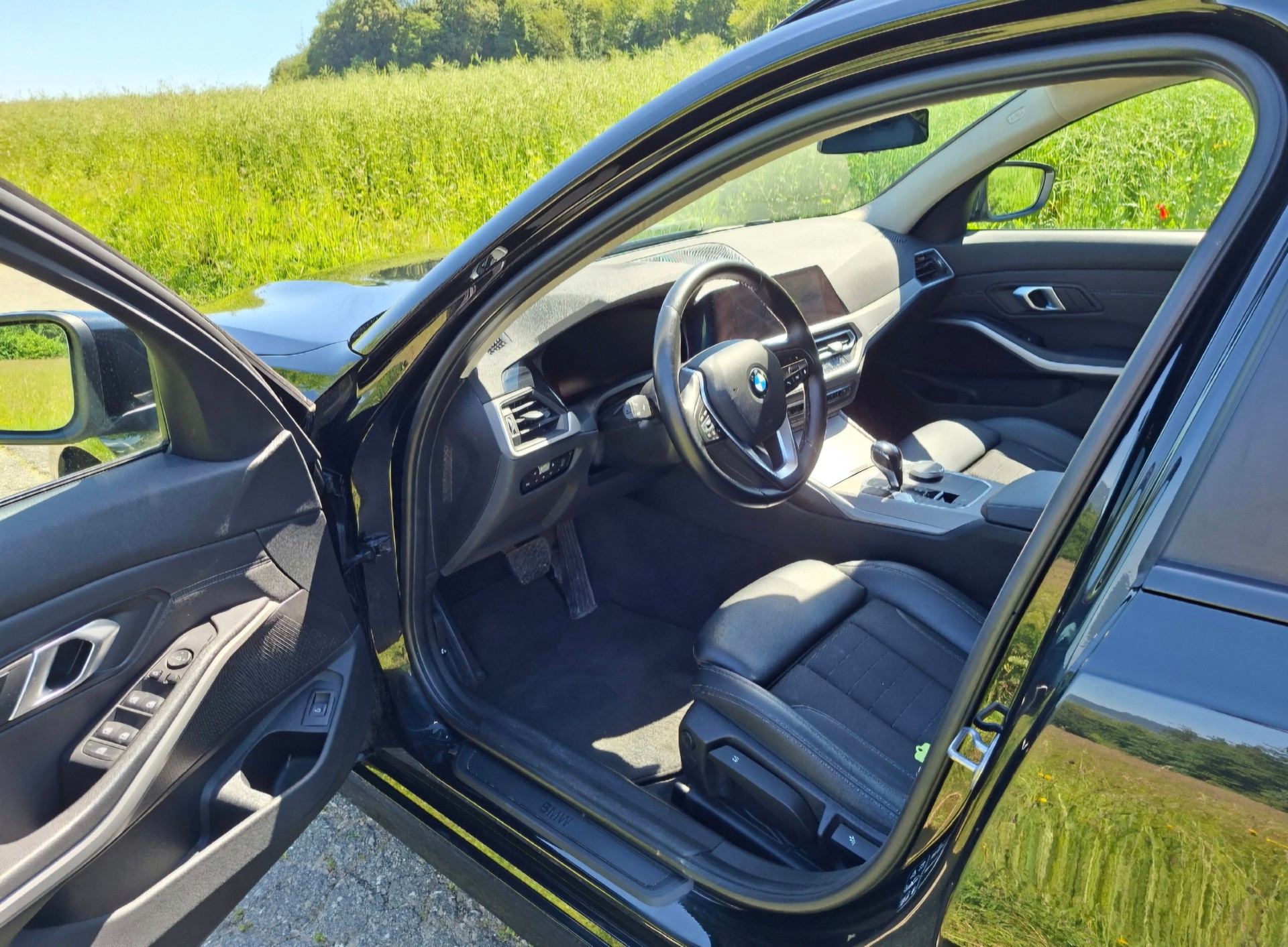 BMW 320d xDrive 48V Touring Steptronic-image-8