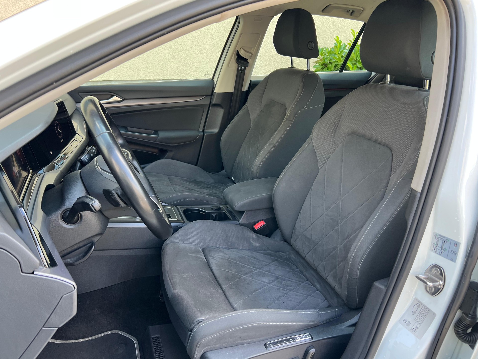 VW Golf 1.5 eTSI ACT Style DSG-image-10