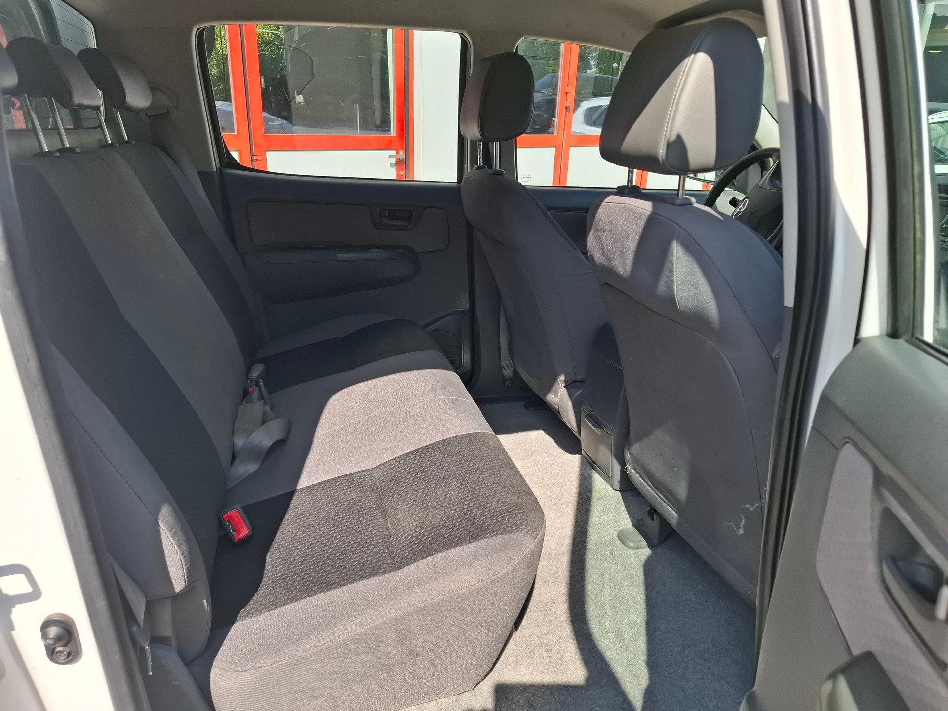 TOYOTA Hilux 2.5D 4WD Double Cab Luna-image-6