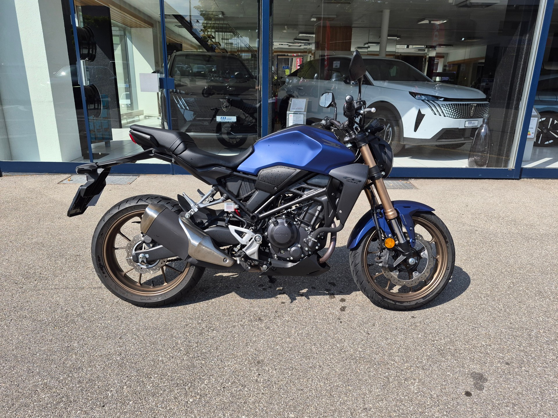 HONDA CB 300 R-showroom-element-1