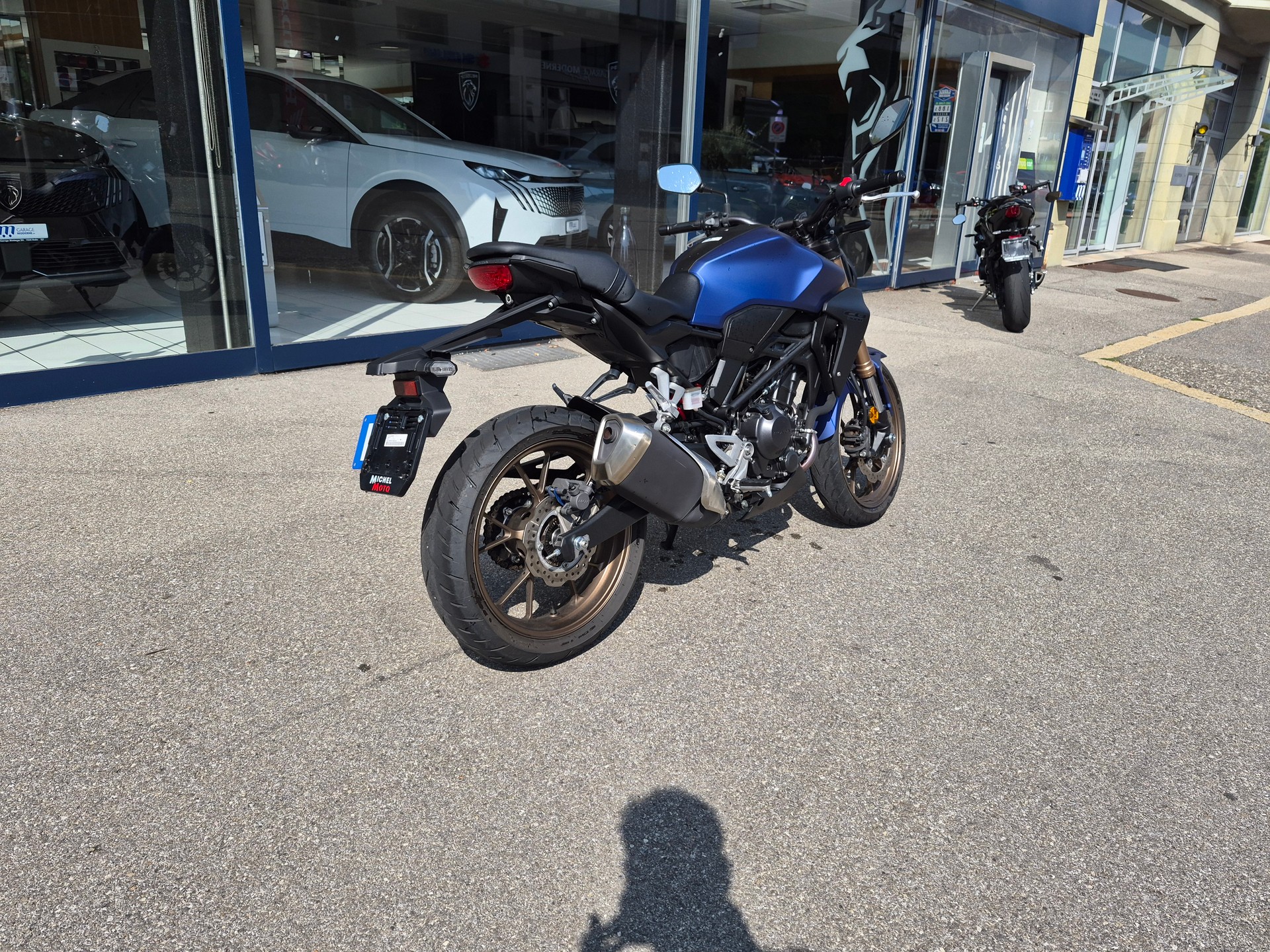 HONDA CB 300 R-showroom-element-2