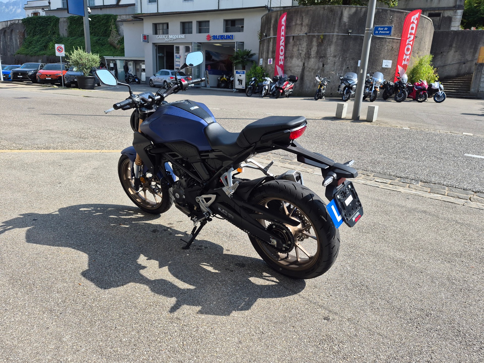HONDA CB 300 R-showroom-element-3