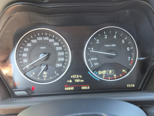 BMW 225i Active Tourer-image-9