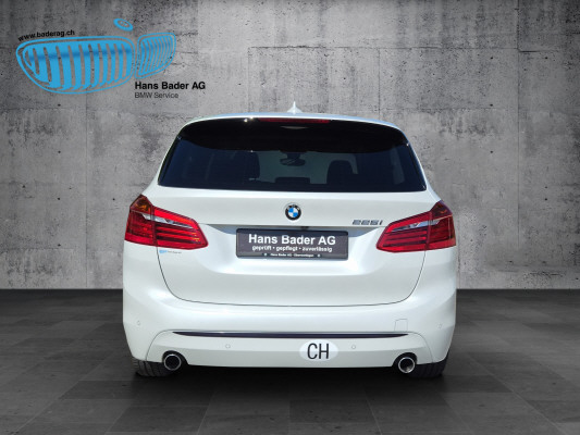 BMW 225i Active Tourer-showroom-element-3