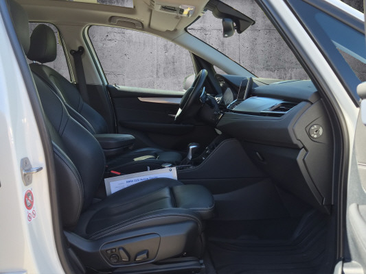 BMW 225i Active Tourer-image-6