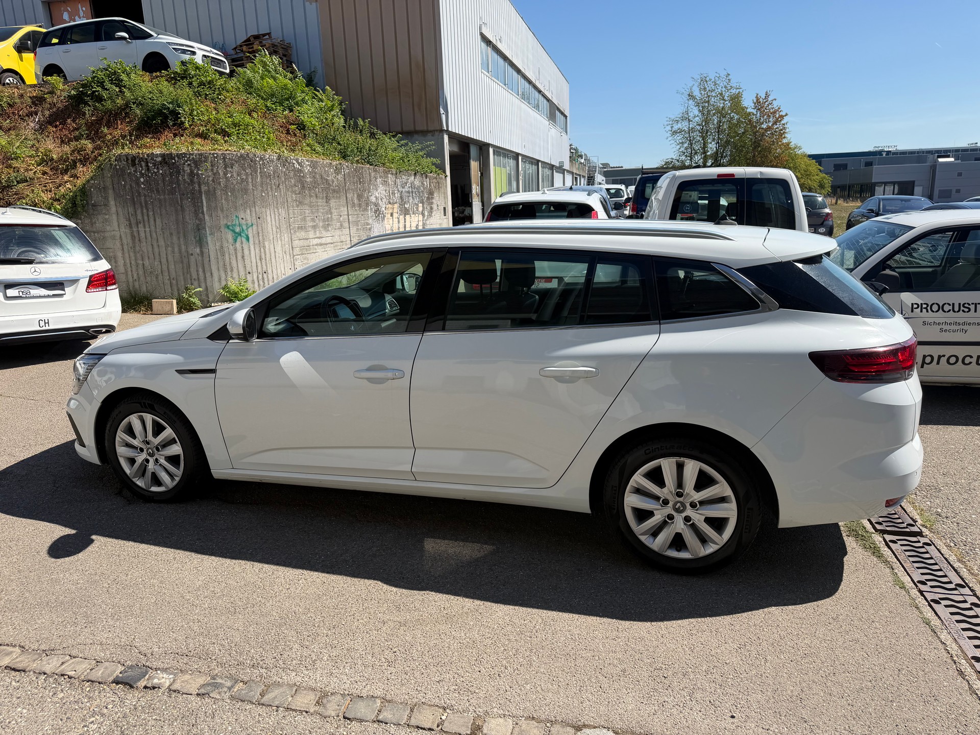 RENAULT Mégane Grandtour 1.5 dCi Business EDC * Gr. Navi * Klima-auto * PDC V+H * Tempomat * B6d-image-8