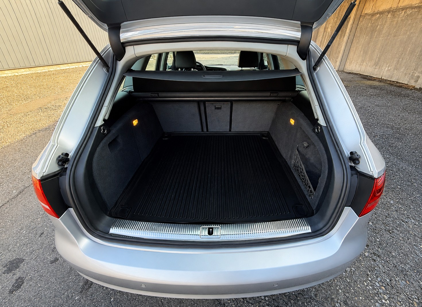 AUDI A4 Avant 2.0 TFSI quattro s-tronic-image-5