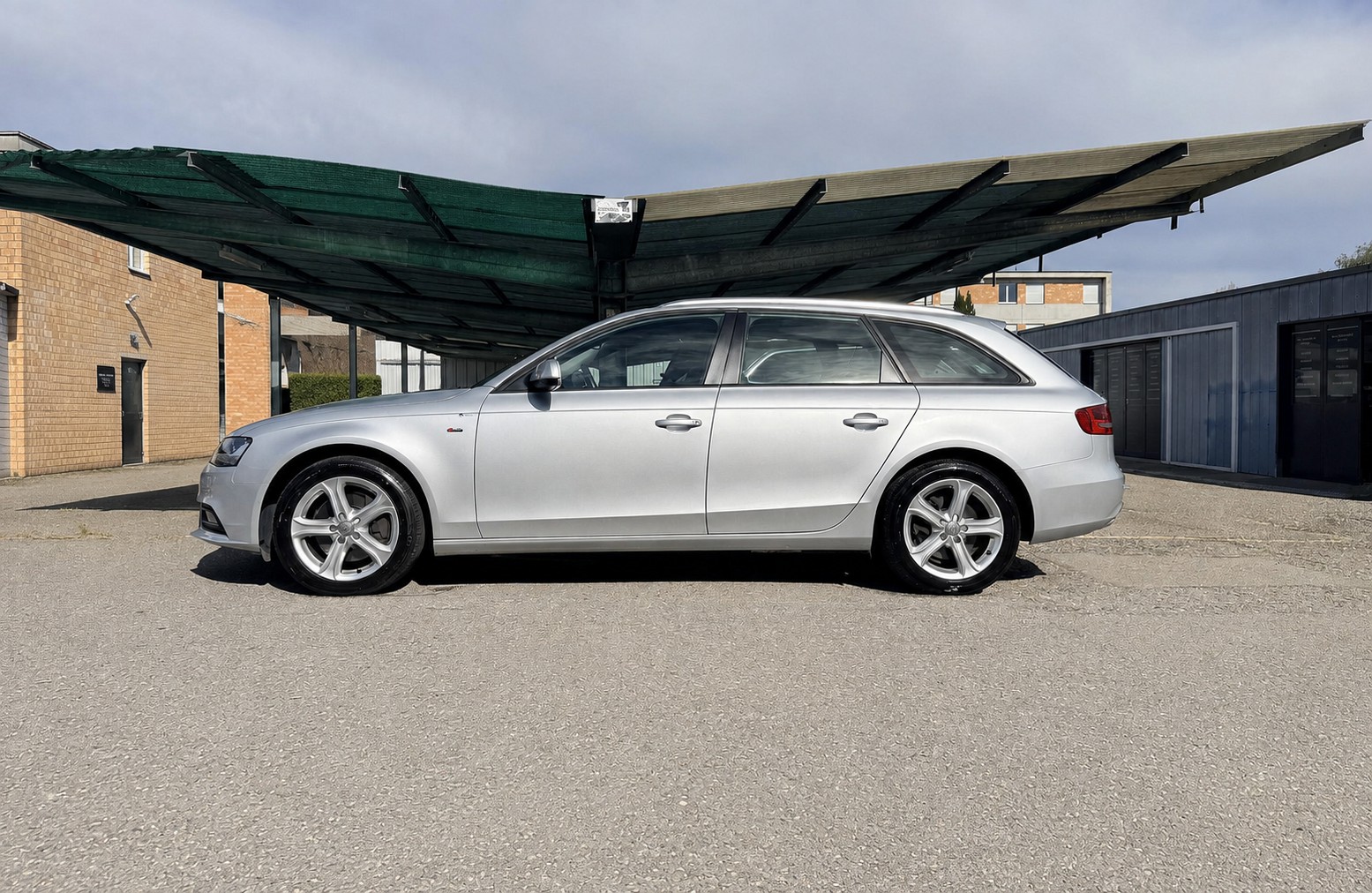 AUDI A4 Avant 2.0 TFSI quattro s-tronic-image-13