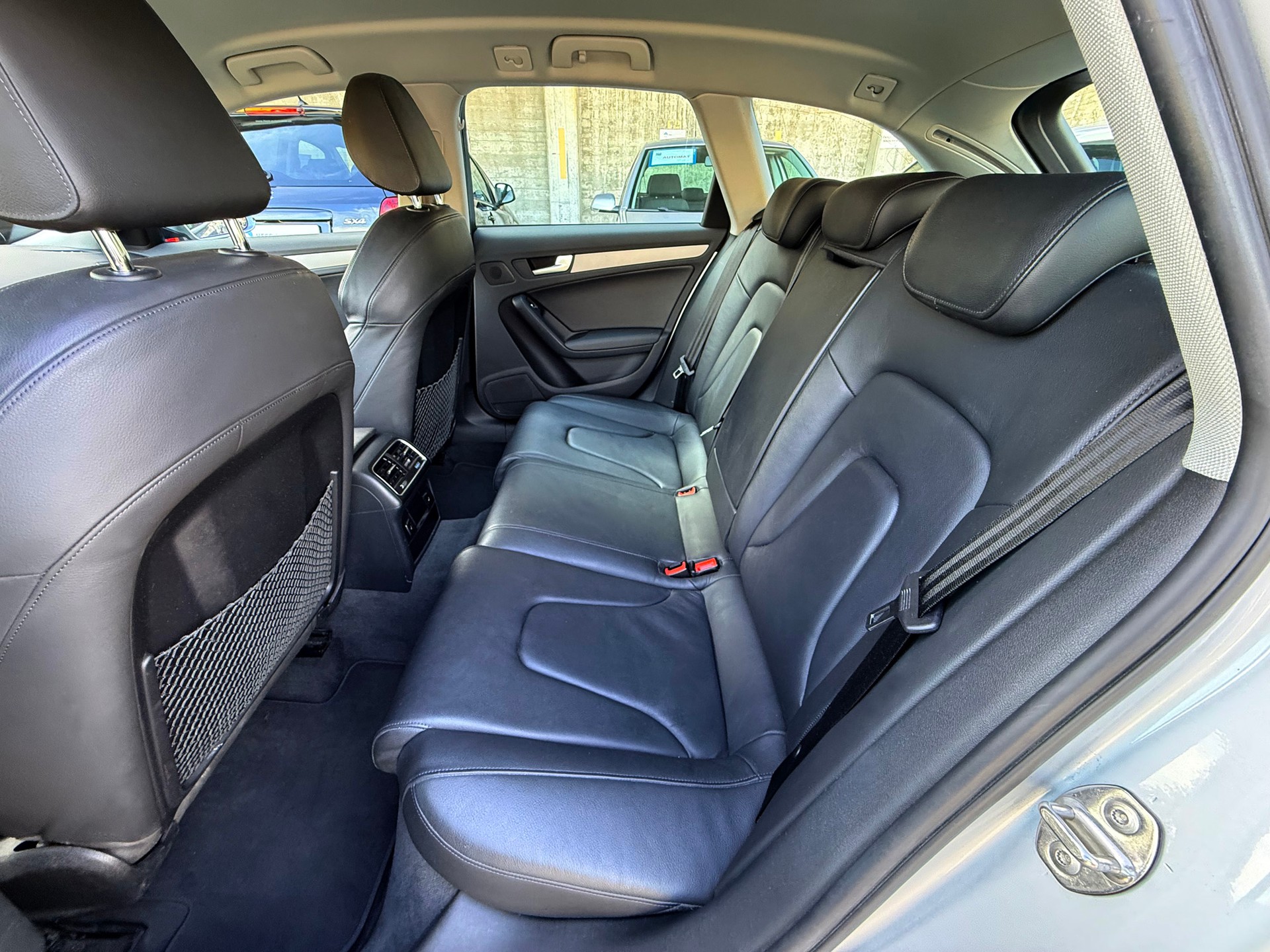 AUDI A4 Avant 2.0 TFSI quattro s-tronic-image-7