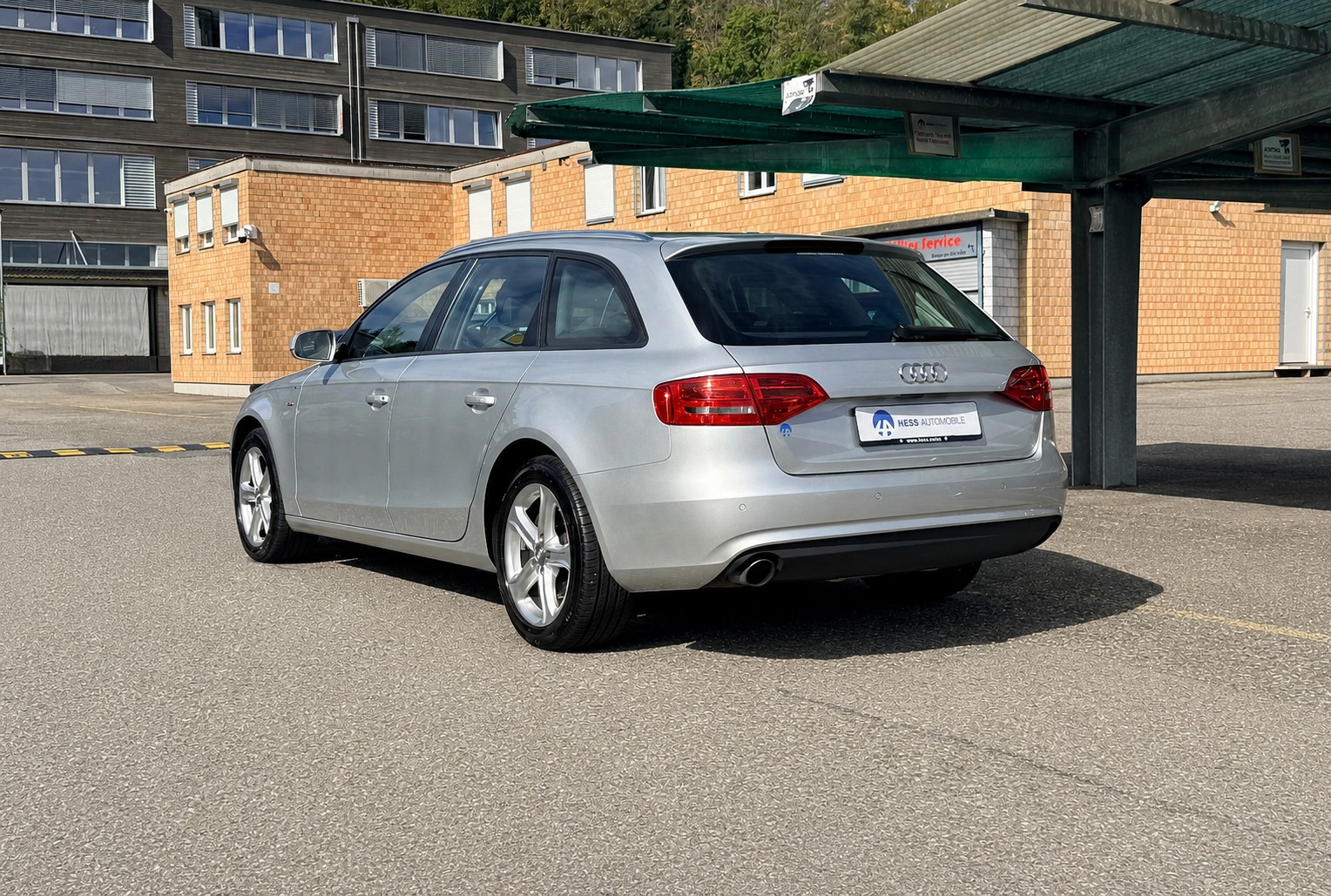 AUDI A4 Avant 2.0 TFSI quattro s-tronic-showroom-element-3