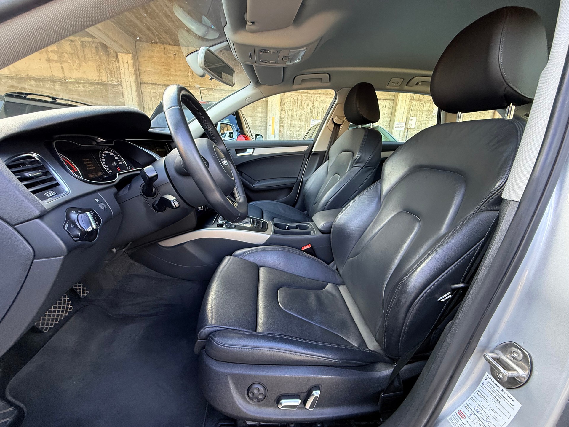 AUDI A4 Avant 2.0 TFSI quattro s-tronic-image-17