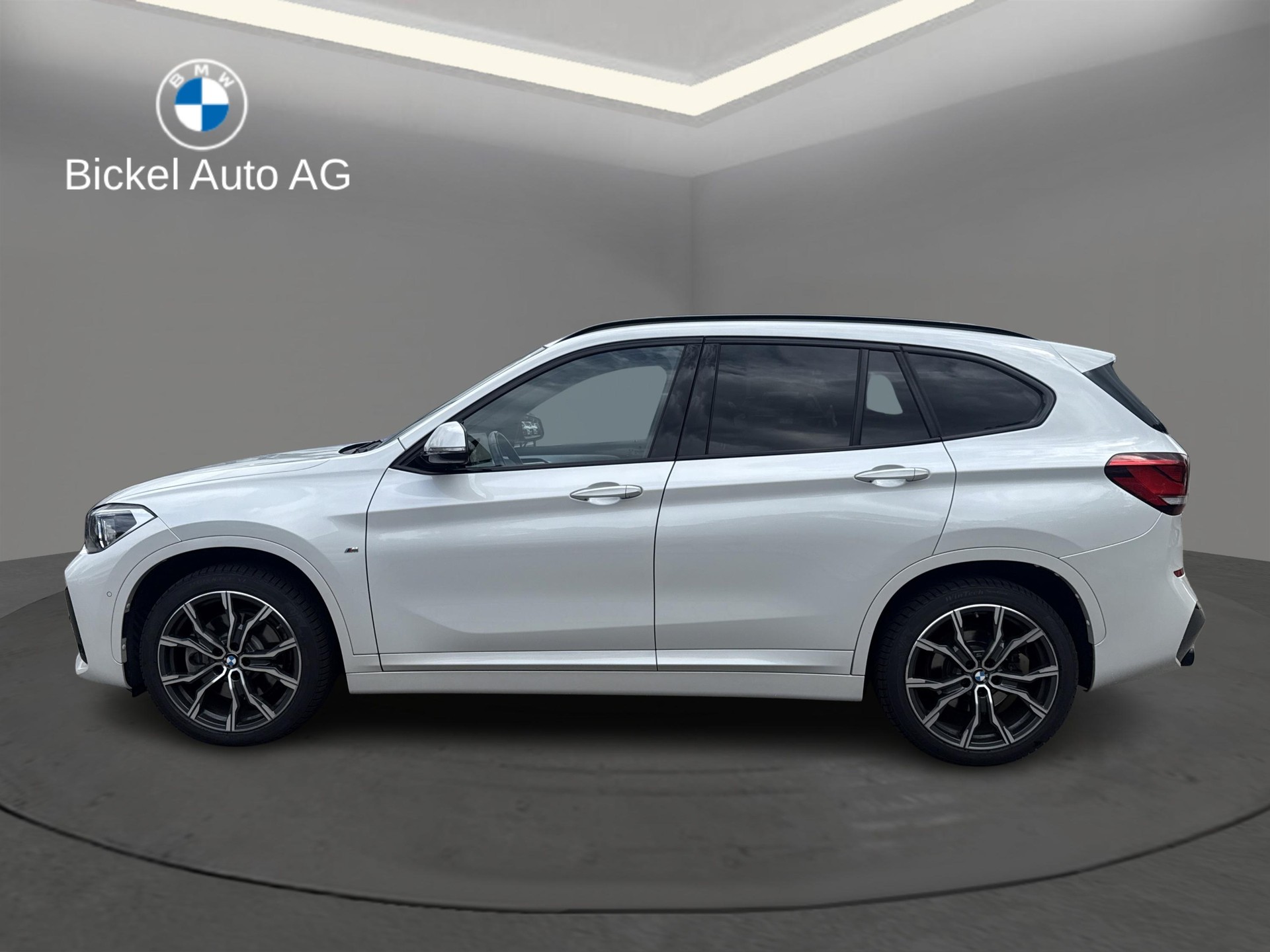 BMW X1 xDrive 20d M Sport-showroom-element-3