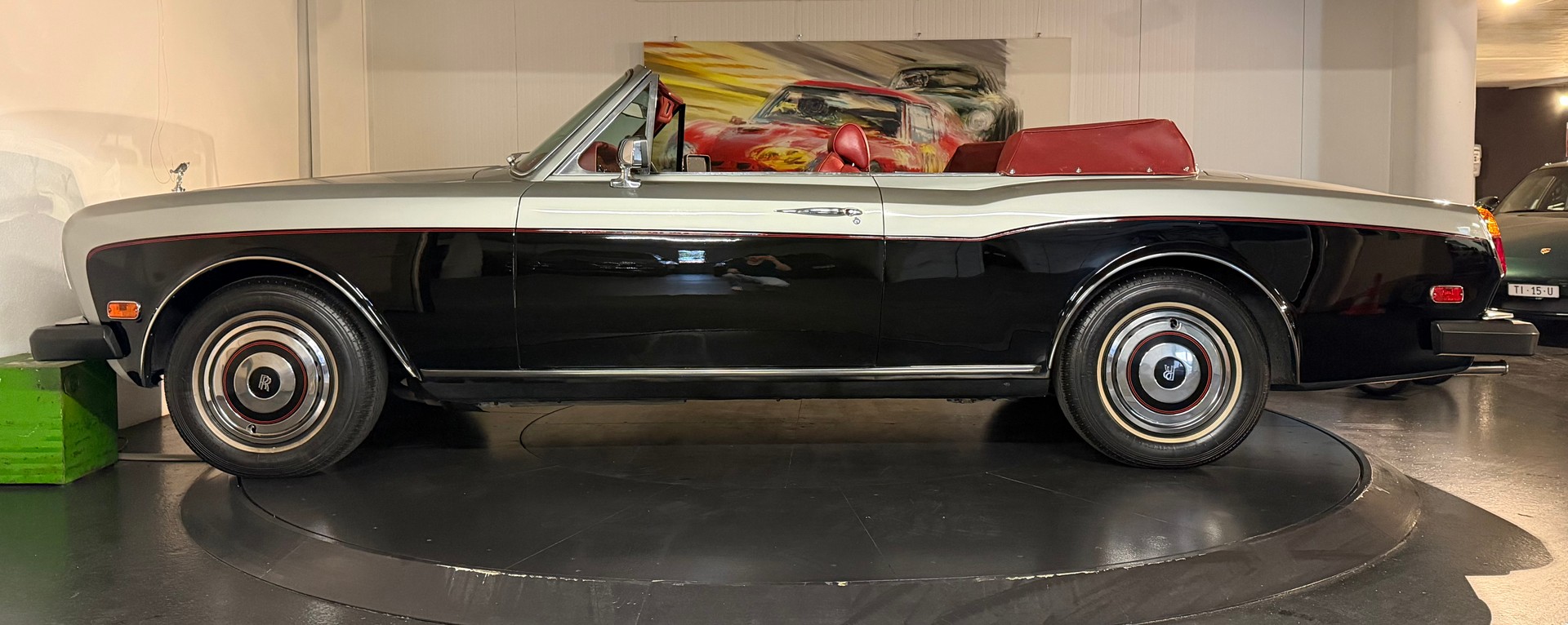 ROLLS-ROYCE CORNICHE-showroom-element-2