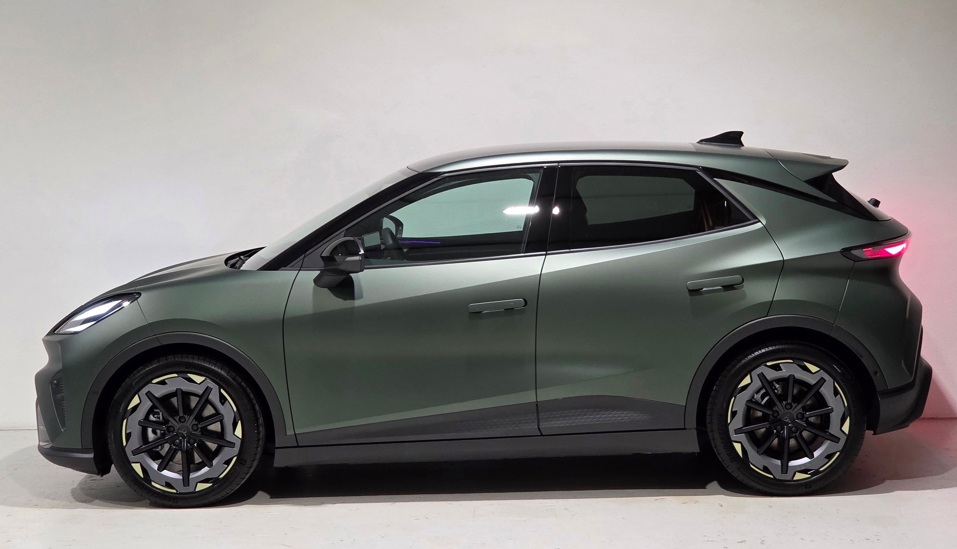 CUPRA Raval 52 kWh VZ Extreme-showroom-element-1