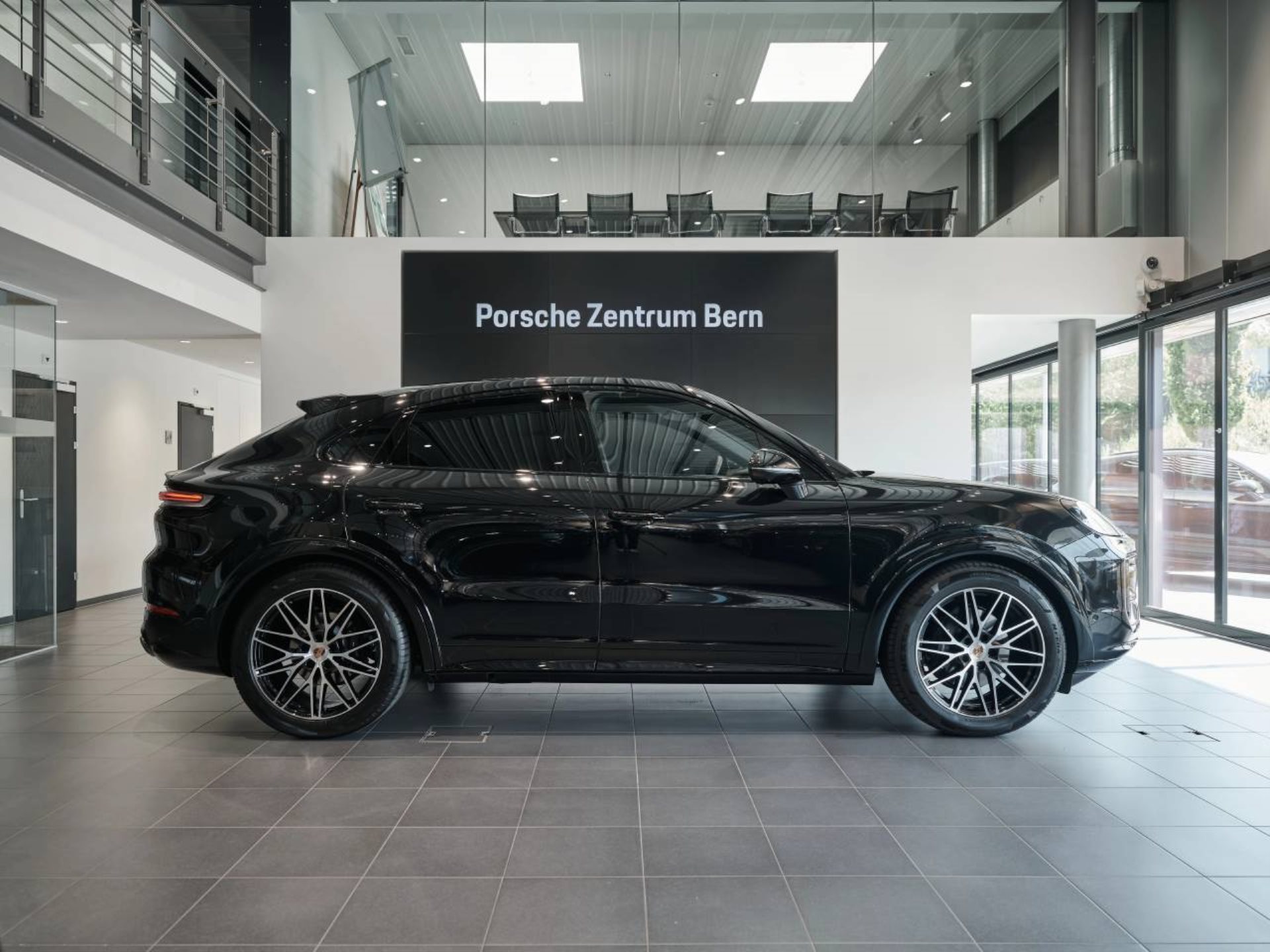 PORSCHE Cayenne Coupé Black Edition-showroom-element-1