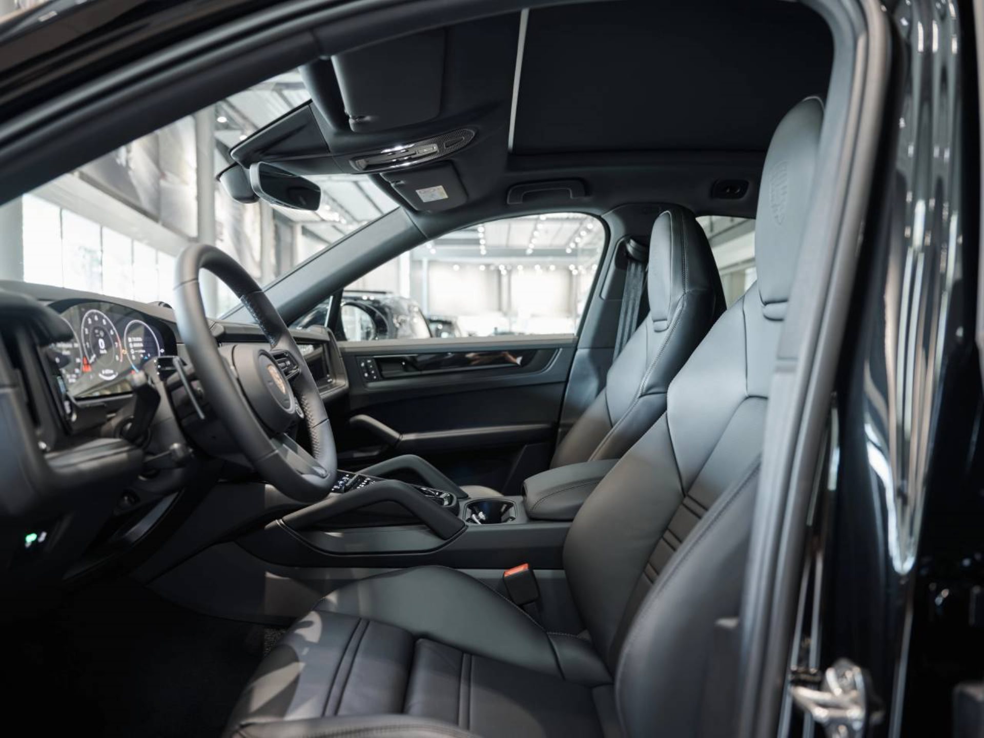 PORSCHE Cayenne Coupé Black Edition-showroom-element-3