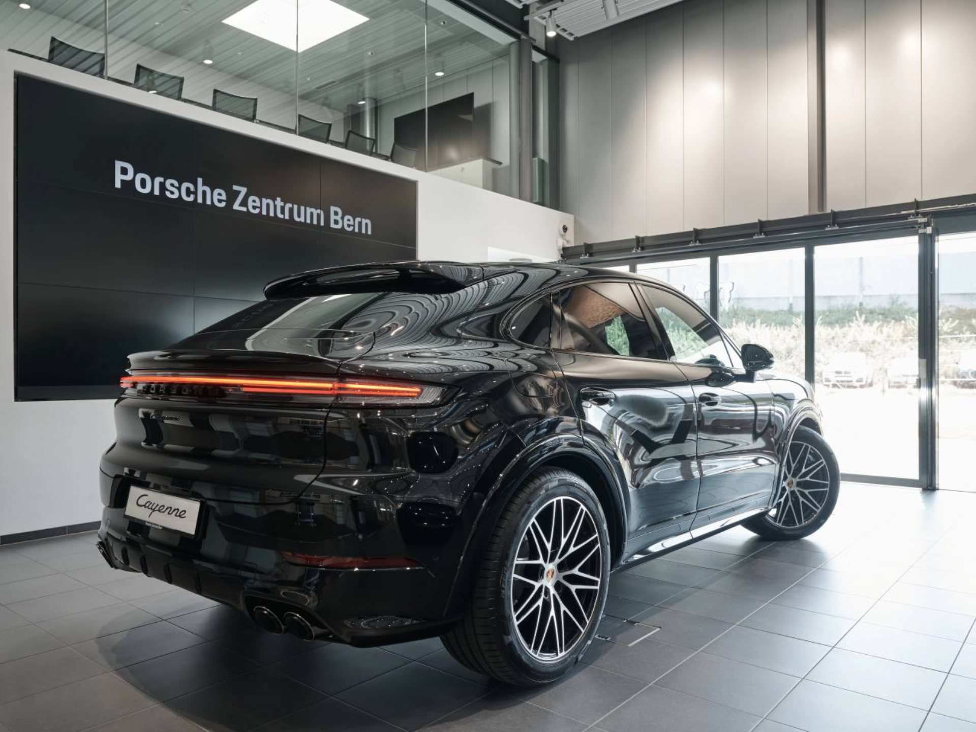 PORSCHE Cayenne Coupé Black Edition-showroom-element-2