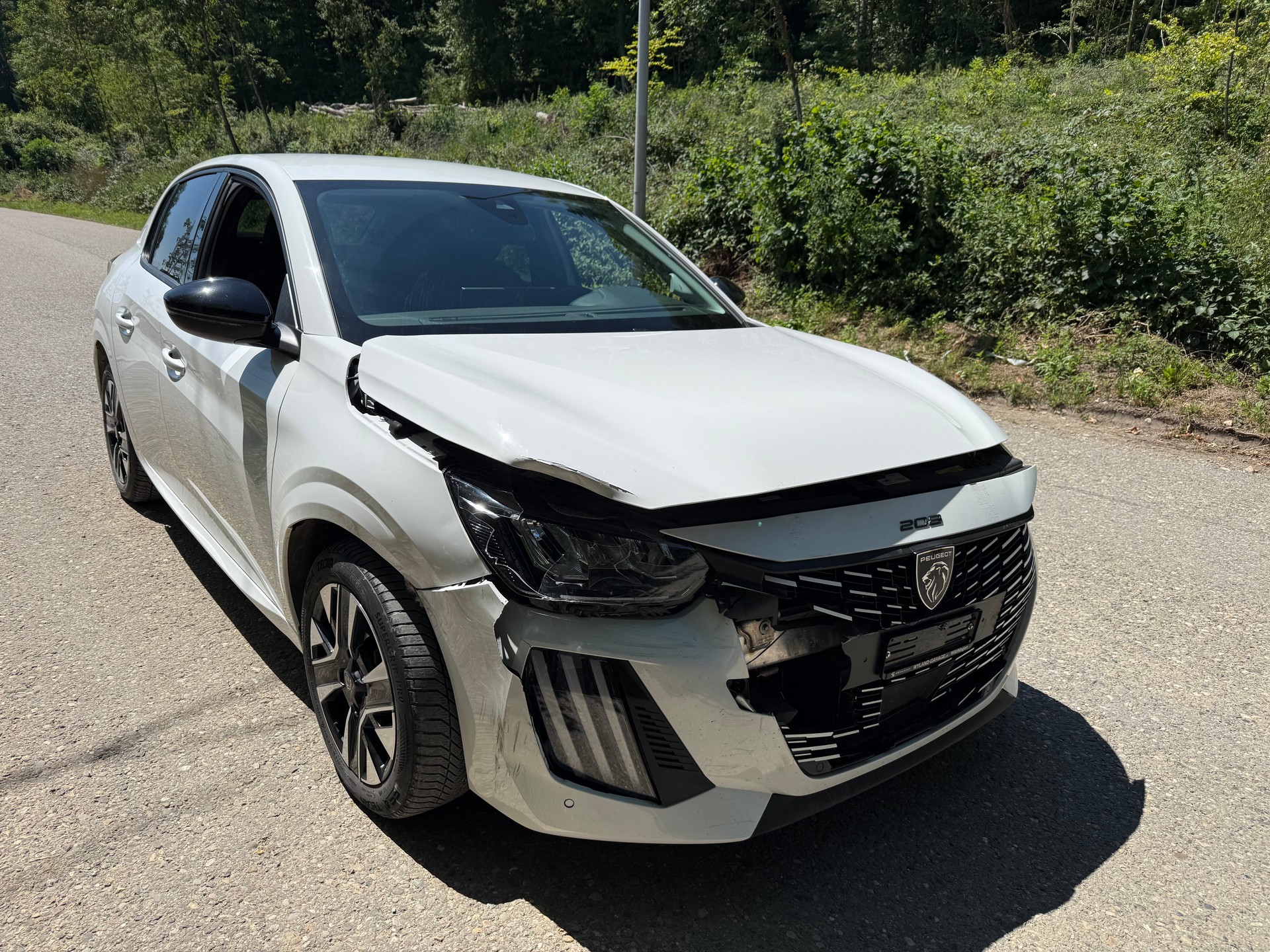 PEUGEOT 208 1.2 MHEV 110 Allure-image-2