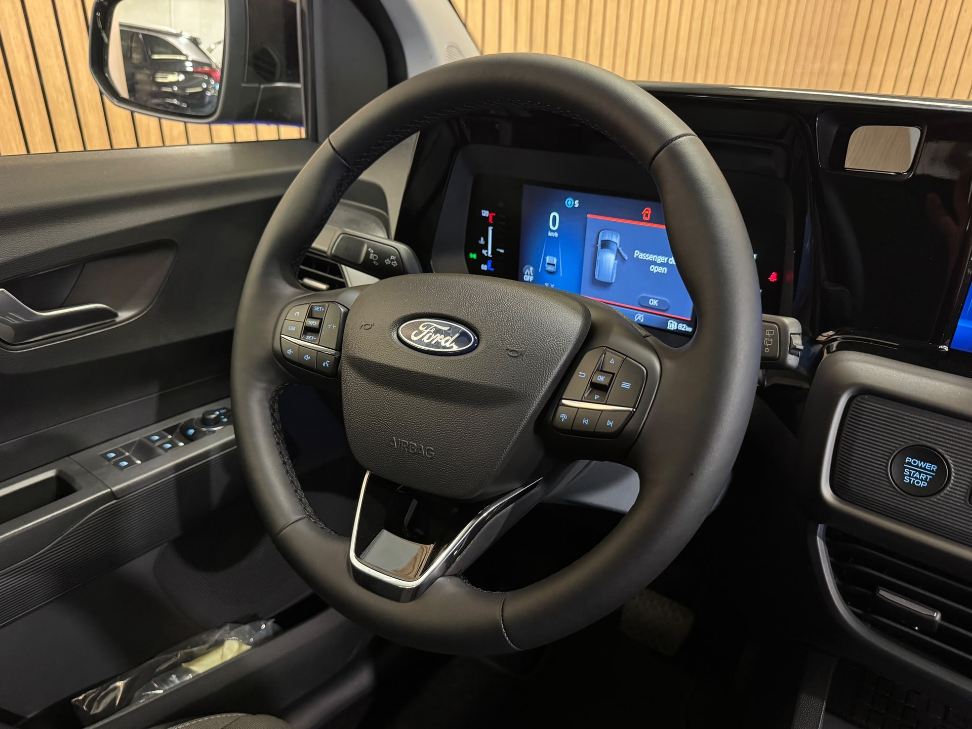FORD Tourneo Courier 1.0 EcoBoost Titanium Automat-image-8