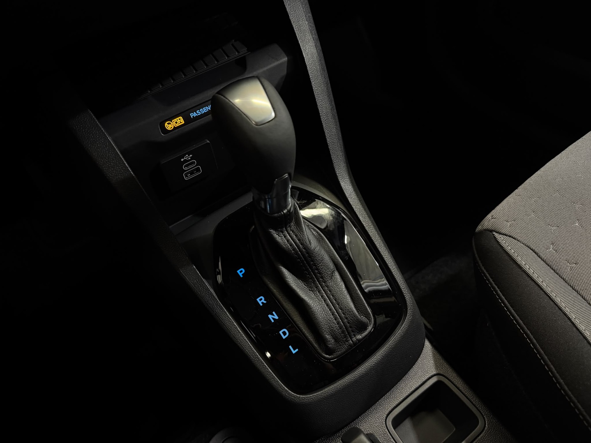 FORD Tourneo Courier 1.0 EcoBoost Titanium Automat-image-11