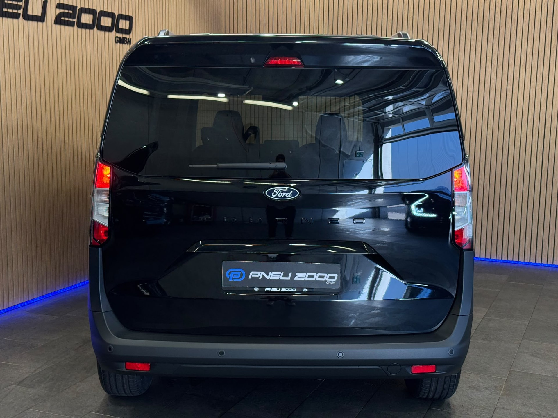 FORD Tourneo Courier 1.0 EcoBoost Titanium Automat-image-3