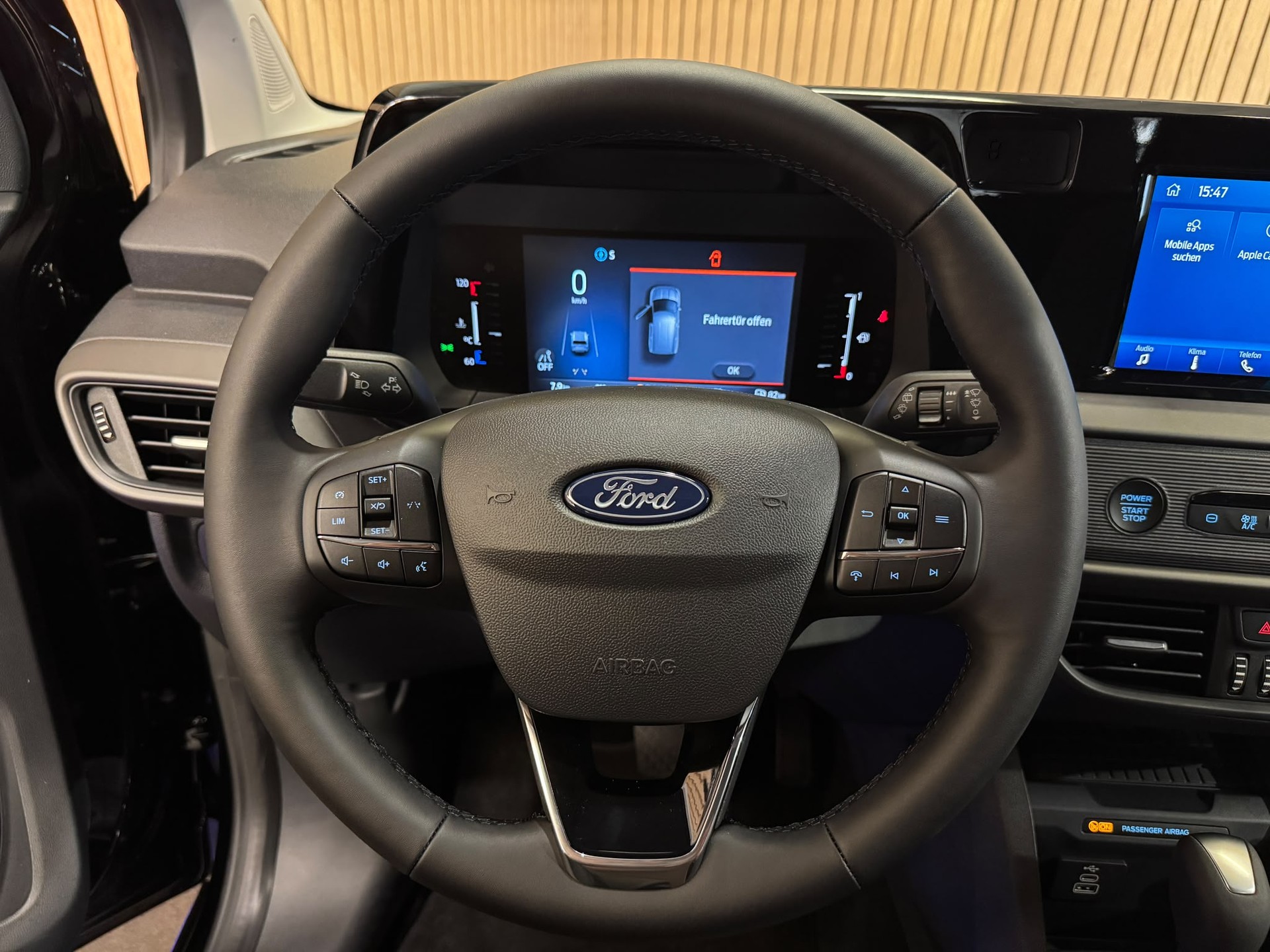 FORD Tourneo Courier 1.0 EcoBoost Titanium Automat-image-9