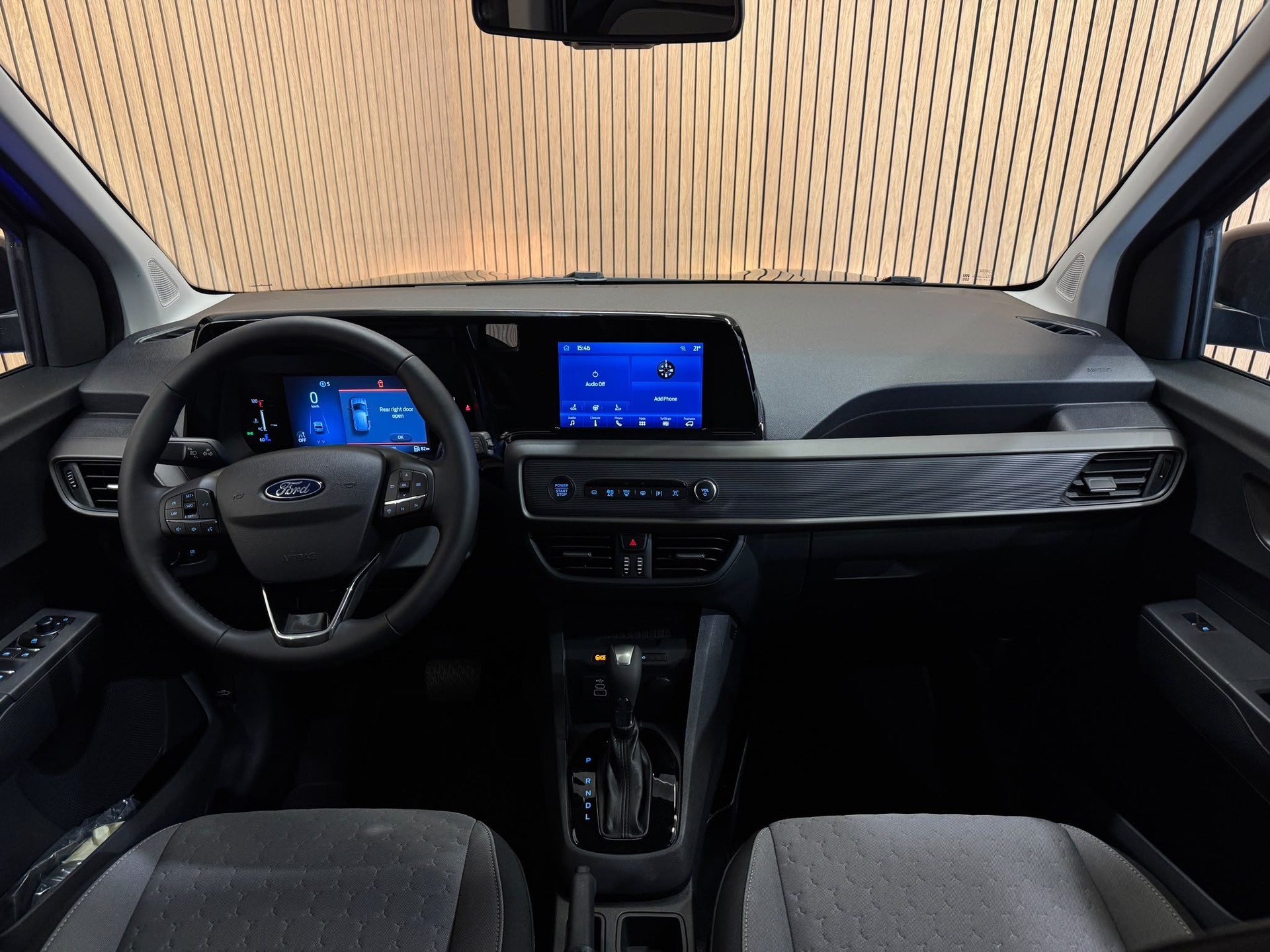 FORD Tourneo Courier 1.0 EcoBoost Titanium Automat-image-7