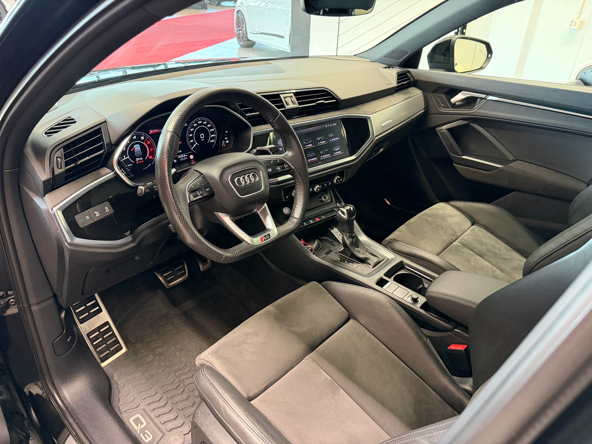 AUDI RS Q3 Sportback quattro S tronic-image-15