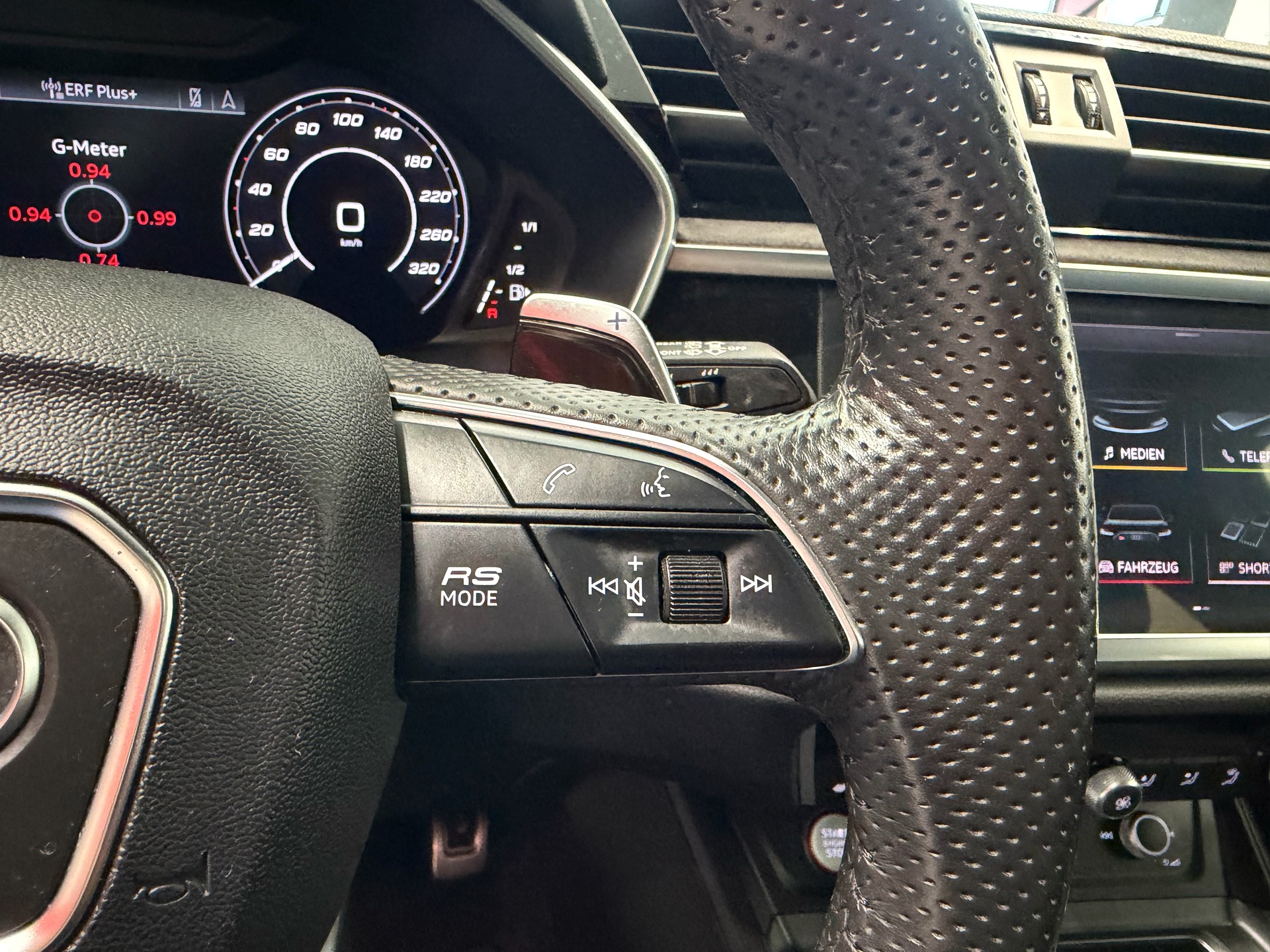AUDI RS Q3 Sportback quattro S tronic-image-18