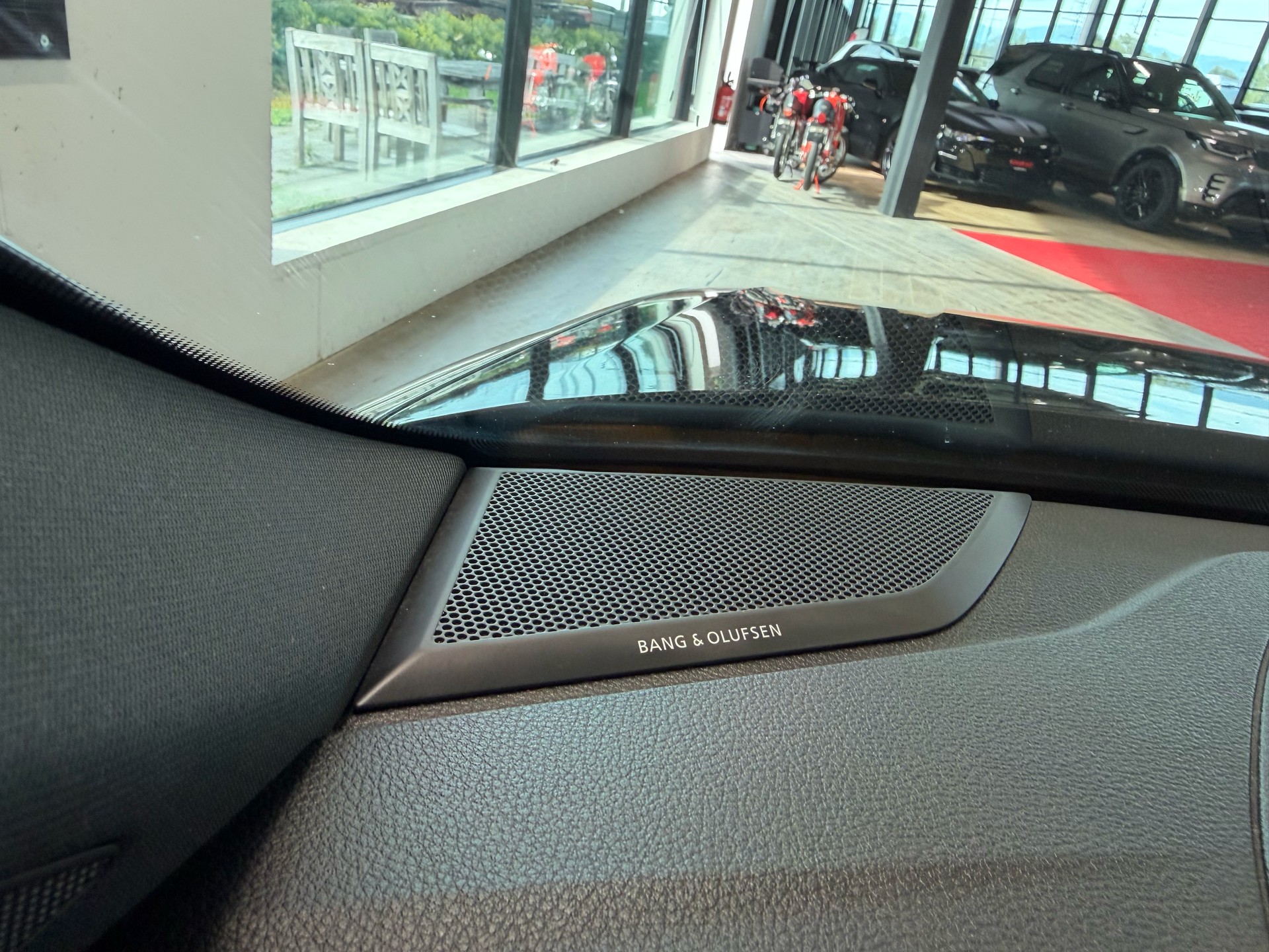 AUDI RS Q3 Sportback quattro S tronic-image-12