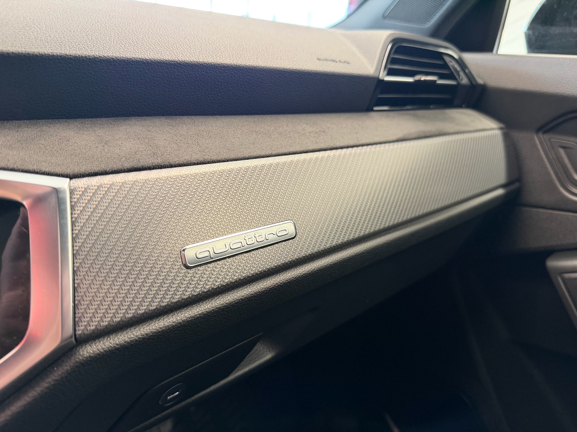 AUDI RS Q3 Sportback quattro S tronic-image-24